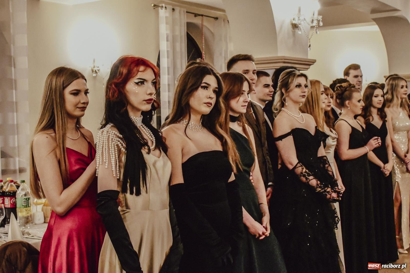 Zdjęcie w galerii na portalu naszraciborz.pl: II LO bawi się na studniówce w Rogowie [FOTO i WIDEO] wiadomości z regionu