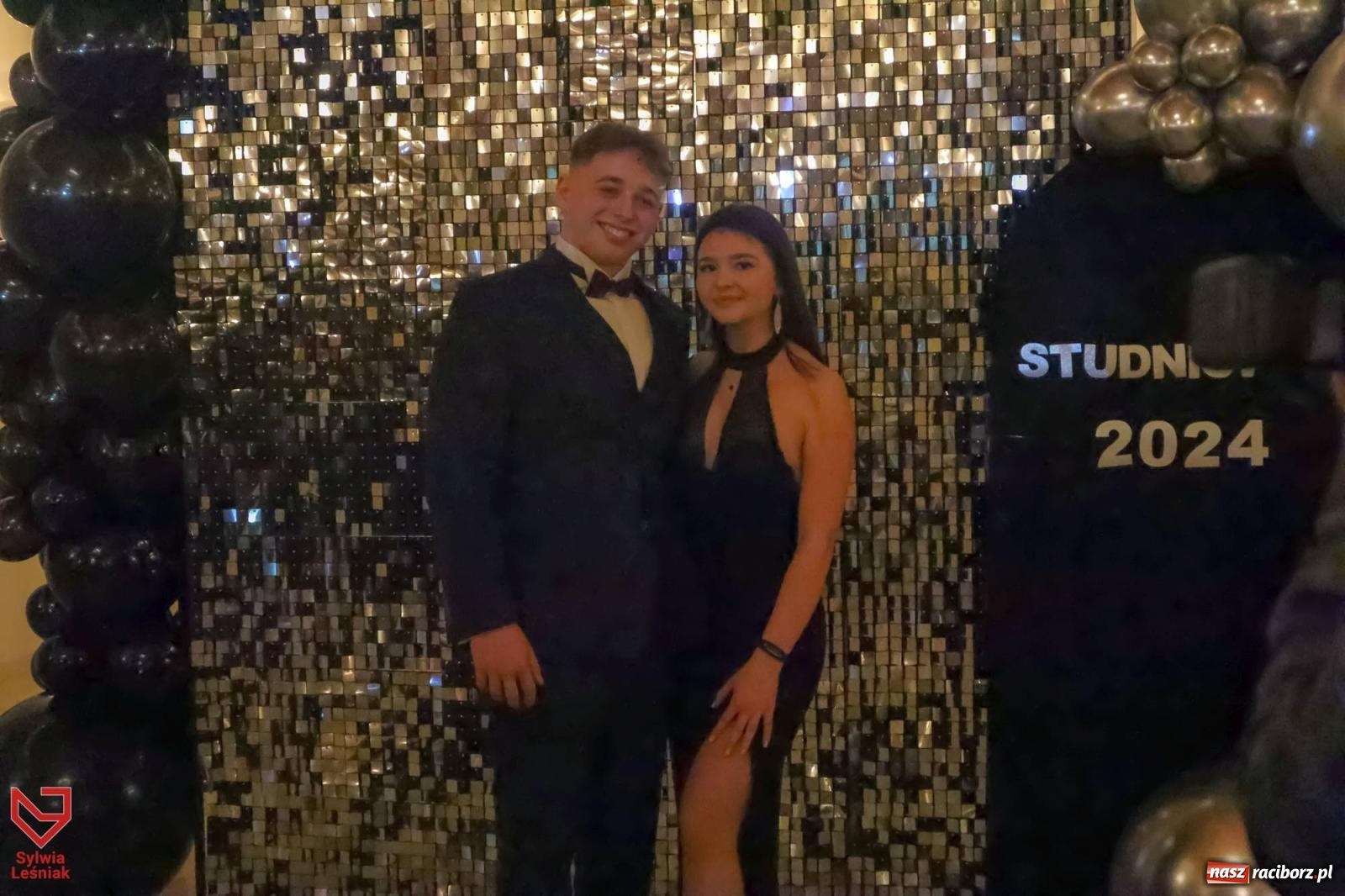 Zdjęcie w galerii na portalu naszraciborz.pl: II LO bawi się na studniówce w Rogowie [FOTO i WIDEO] wiadomości z regionu