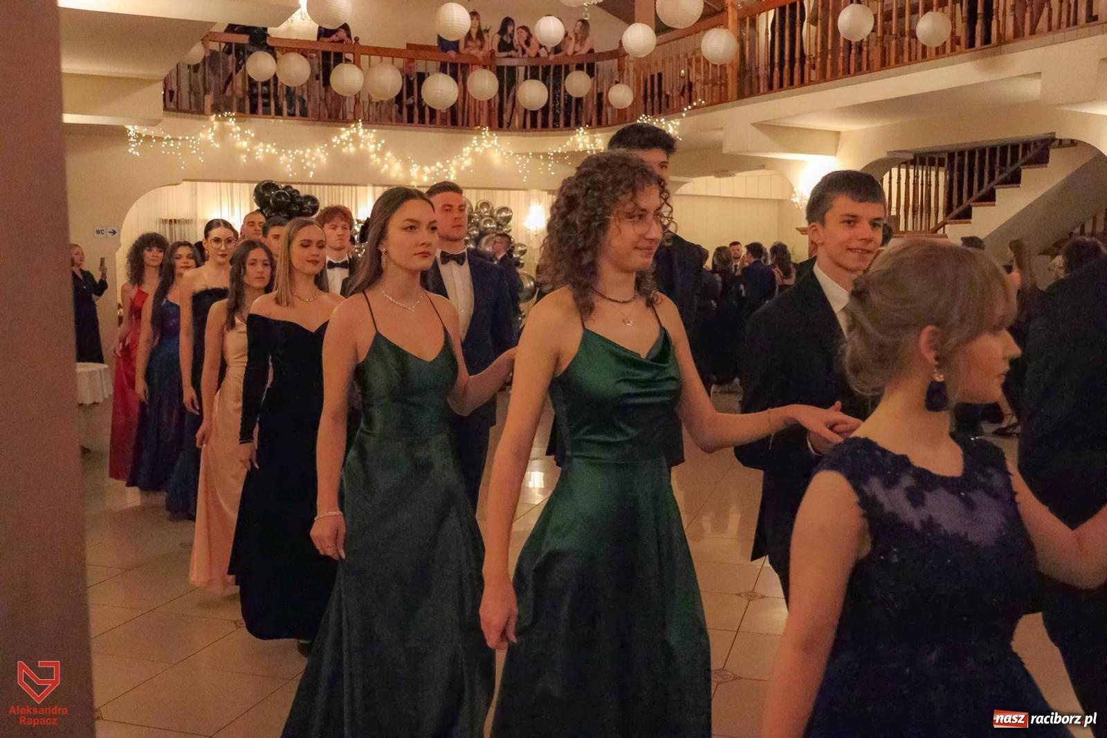 Zdjęcie w galerii na portalu naszraciborz.pl: II LO bawi się na studniówce w Rogowie [FOTO i WIDEO] wiadomości z regionu