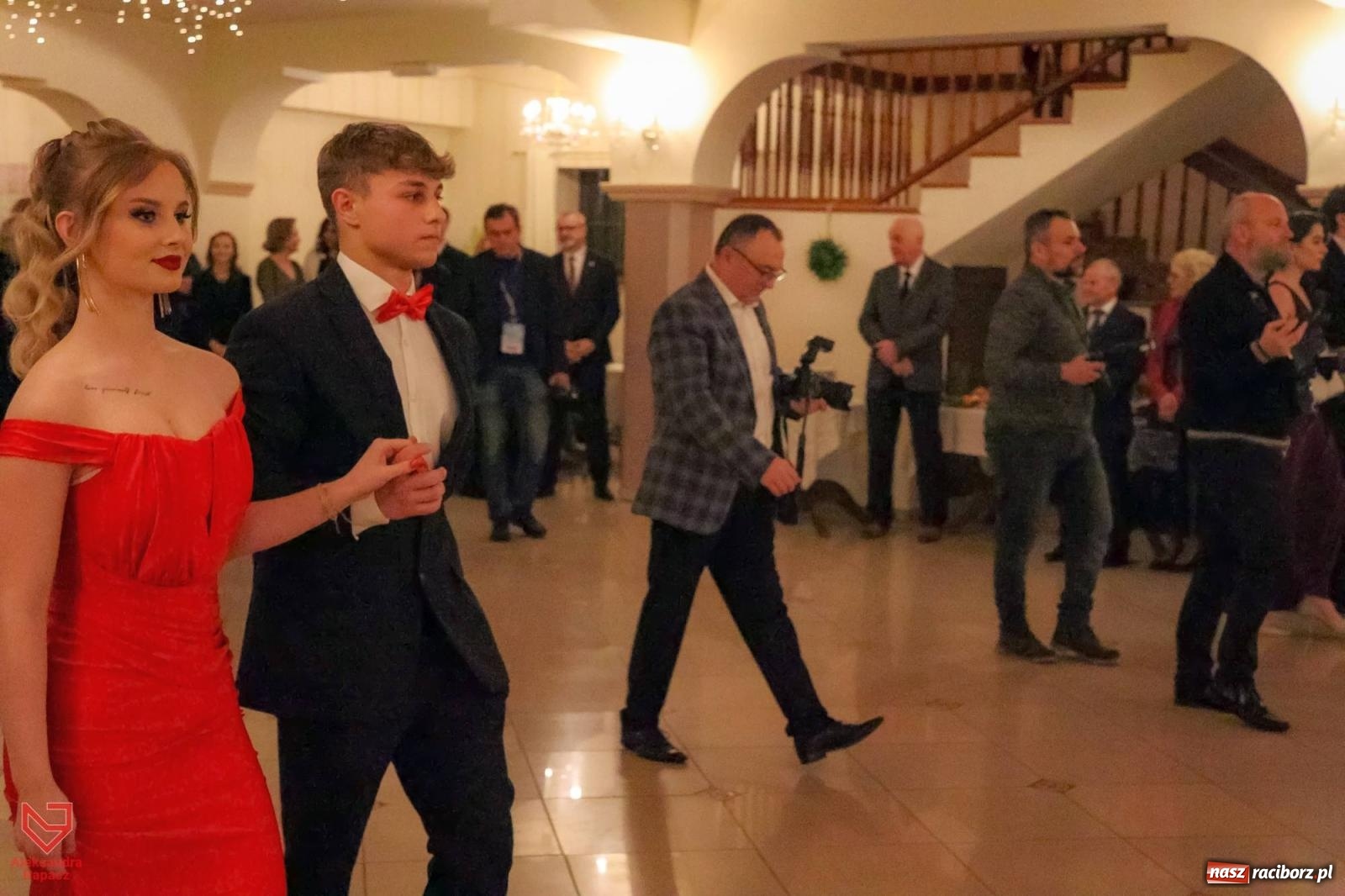 Zdjęcie w galerii na portalu naszraciborz.pl: II LO bawi się na studniówce w Rogowie [FOTO i WIDEO] wiadomości z regionu