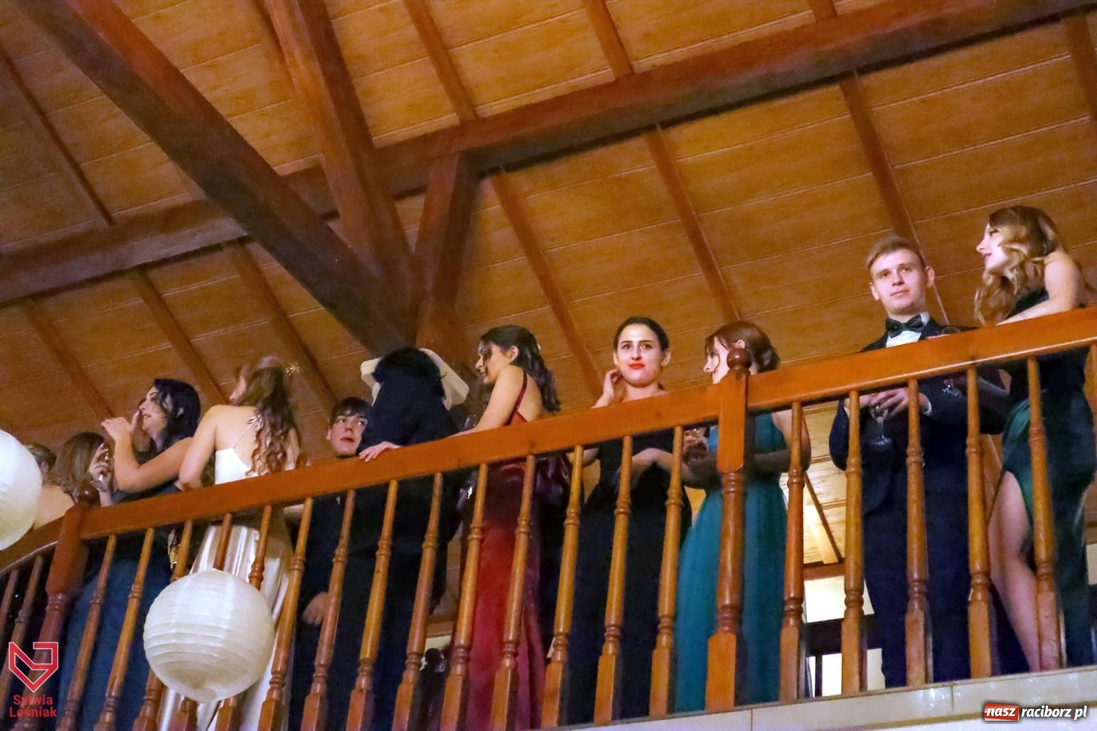 Zdjęcie w galerii na portalu naszraciborz.pl: II LO bawi się na studniówce w Rogowie [FOTO i WIDEO] wiadomości z regionu