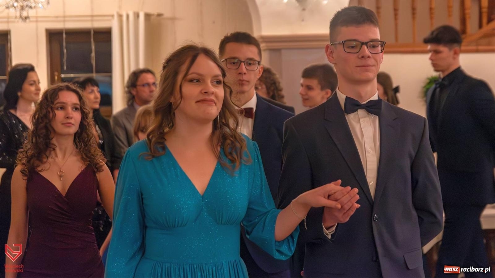 Zdjęcie w galerii na portalu naszraciborz.pl: II LO bawi się na studniówce w Rogowie [FOTO i WIDEO] wiadomości z regionu