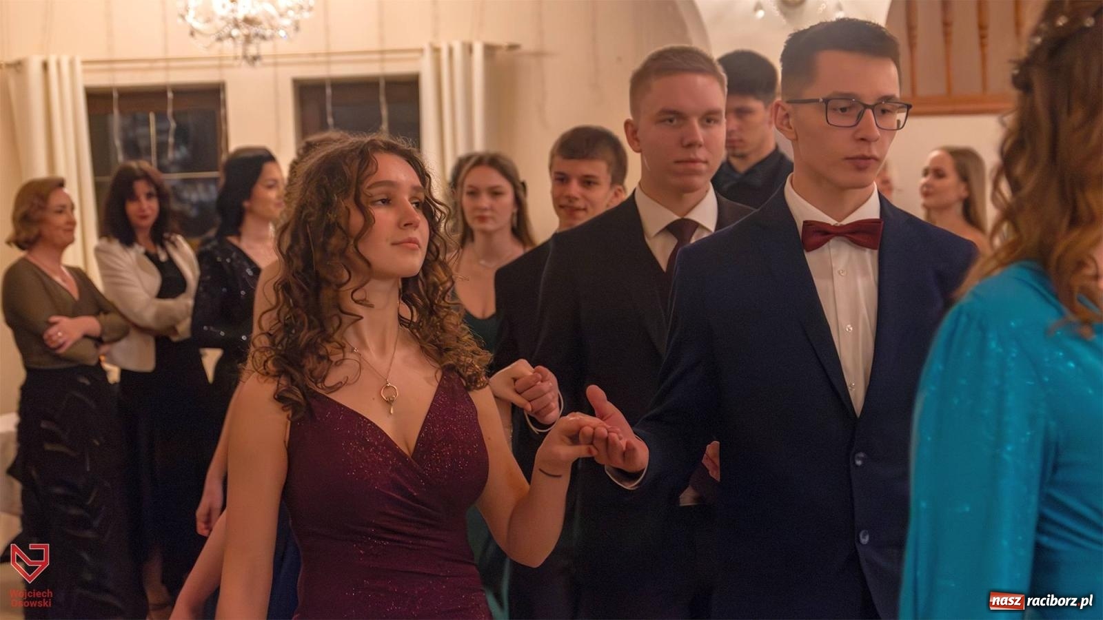 Zdjęcie w galerii na portalu naszraciborz.pl: II LO bawi się na studniówce w Rogowie [FOTO i WIDEO] wiadomości z regionu