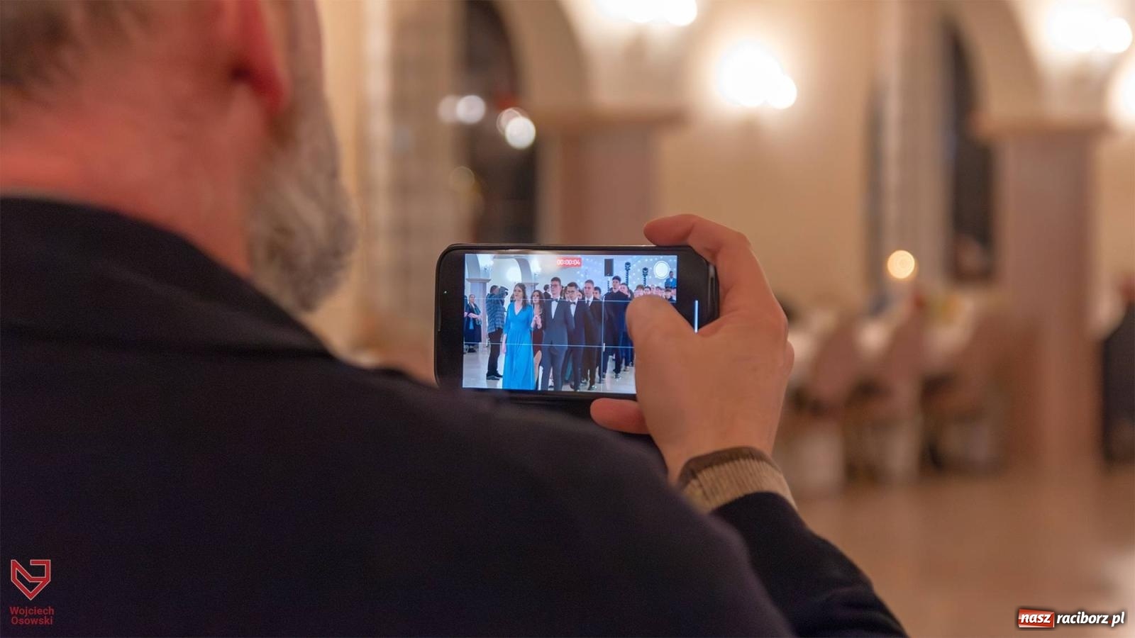 Zdjęcie w galerii na portalu naszraciborz.pl: II LO bawi się na studniówce w Rogowie [FOTO i WIDEO] wiadomości z regionu