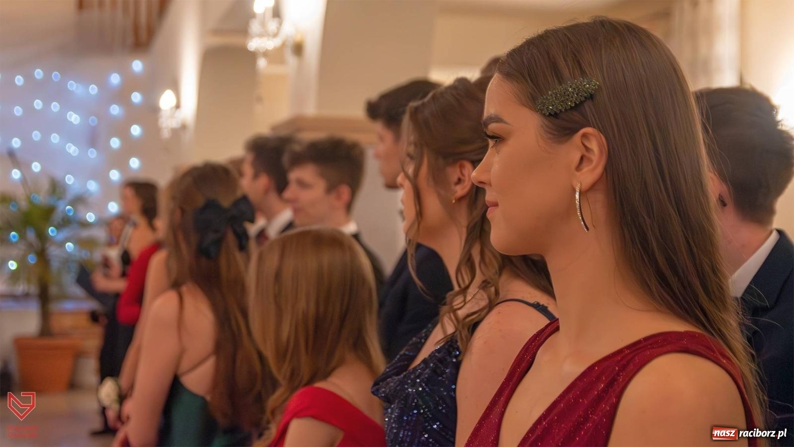 Zdjęcie w galerii na portalu naszraciborz.pl: II LO bawi się na studniówce w Rogowie [FOTO i WIDEO] wiadomości z regionu