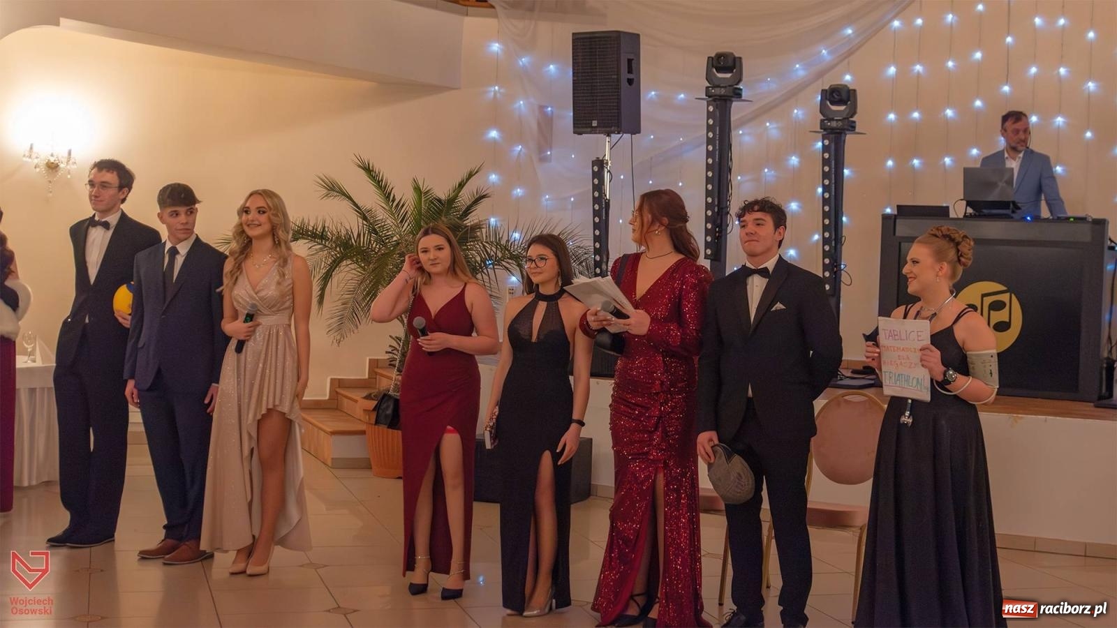 Zdjęcie w galerii na portalu naszraciborz.pl: II LO bawi się na studniówce w Rogowie [FOTO i WIDEO] wiadomości z regionu