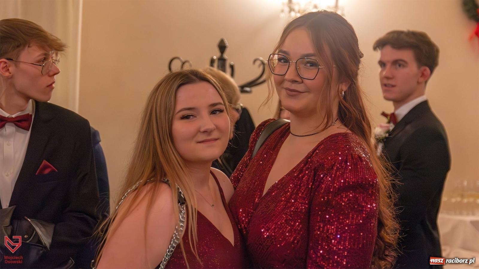 Zdjęcie w galerii na portalu naszraciborz.pl: II LO bawi się na studniówce w Rogowie [FOTO i WIDEO] wiadomości z regionu