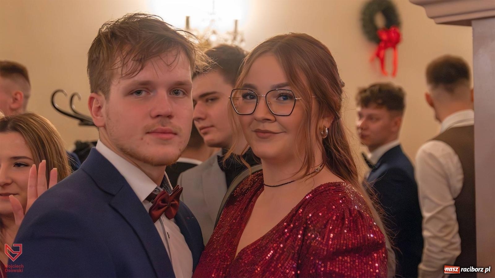 Zdjęcie w galerii na portalu naszraciborz.pl: II LO bawi się na studniówce w Rogowie [FOTO i WIDEO] wiadomości z regionu