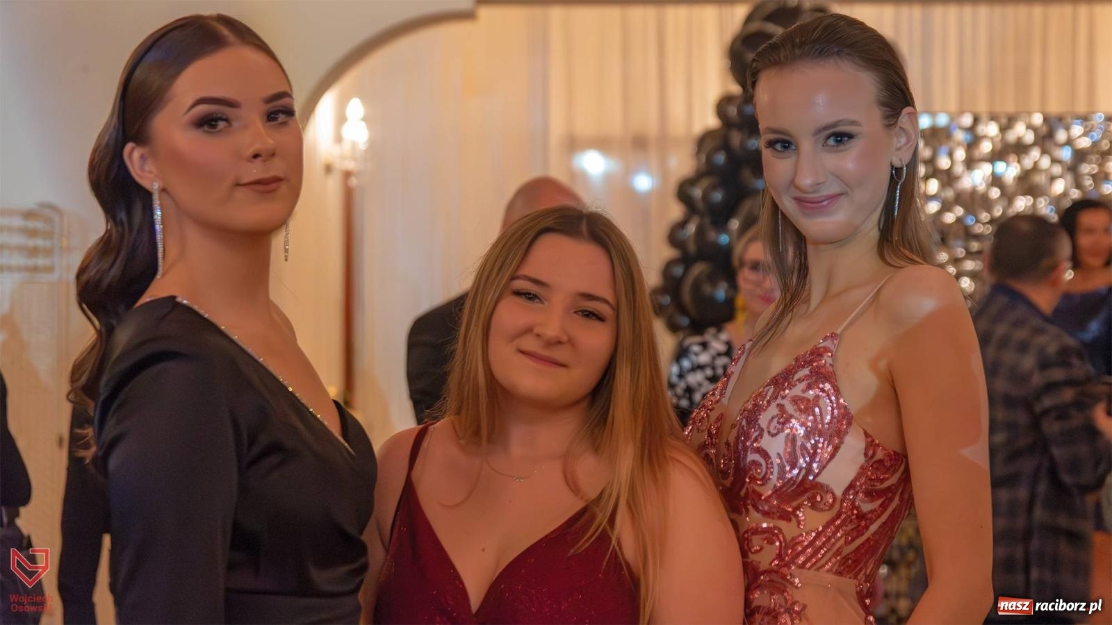 Zdjęcie w galerii na portalu naszraciborz.pl: II LO bawi się na studniówce w Rogowie [FOTO i WIDEO] wiadomości z regionu