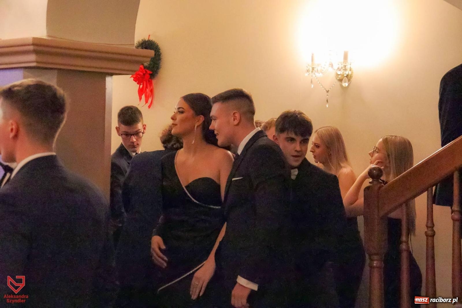 Zdjęcie w galerii na portalu naszraciborz.pl: II LO bawi się na studniówce w Rogowie [FOTO i WIDEO] wiadomości z regionu