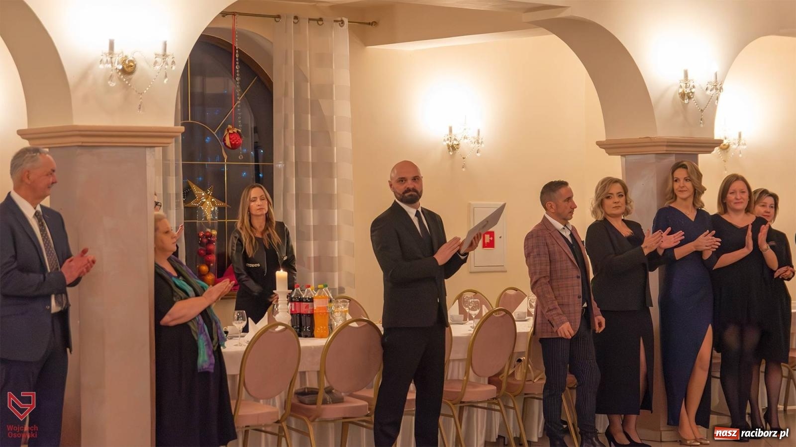 Zdjęcie w galerii na portalu naszraciborz.pl: II LO bawi się na studniówce w Rogowie [FOTO i WIDEO] wiadomości z regionu