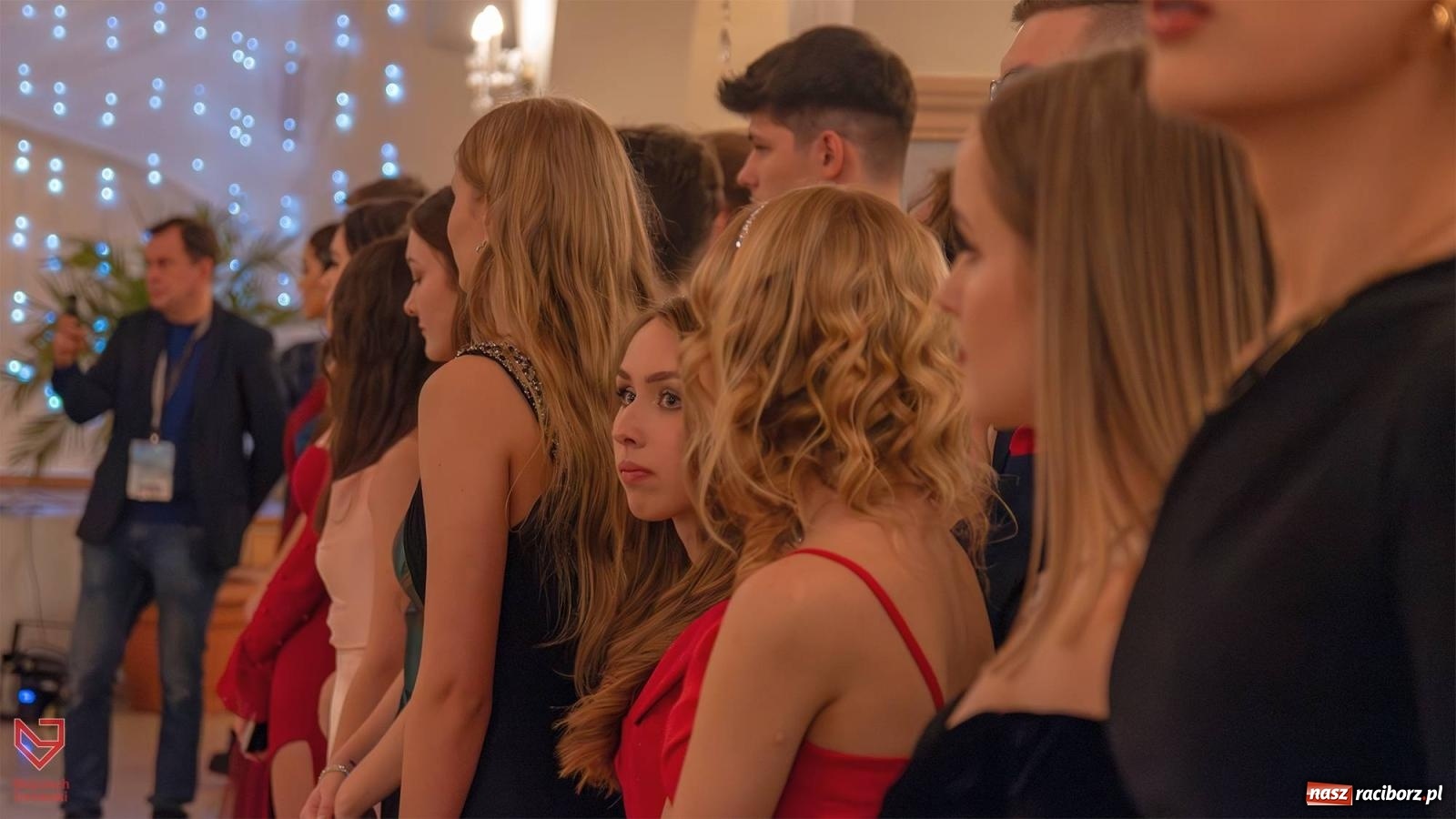 Zdjęcie w galerii na portalu naszraciborz.pl: II LO bawi się na studniówce w Rogowie [FOTO i WIDEO] wiadomości z regionu