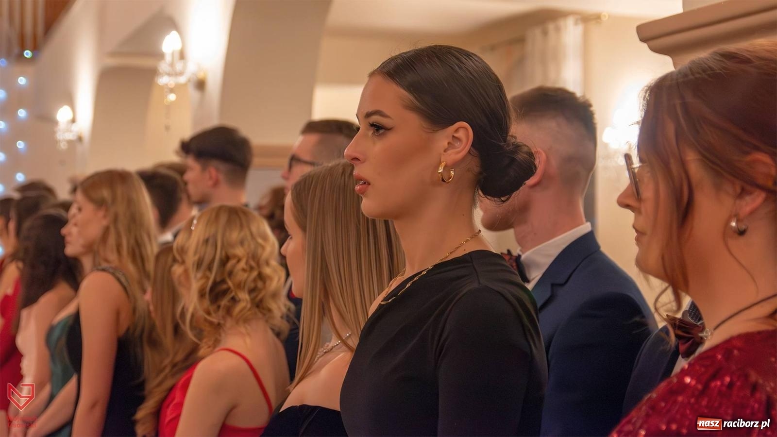 Zdjęcie w galerii na portalu naszraciborz.pl: II LO bawi się na studniówce w Rogowie [FOTO i WIDEO] wiadomości z regionu