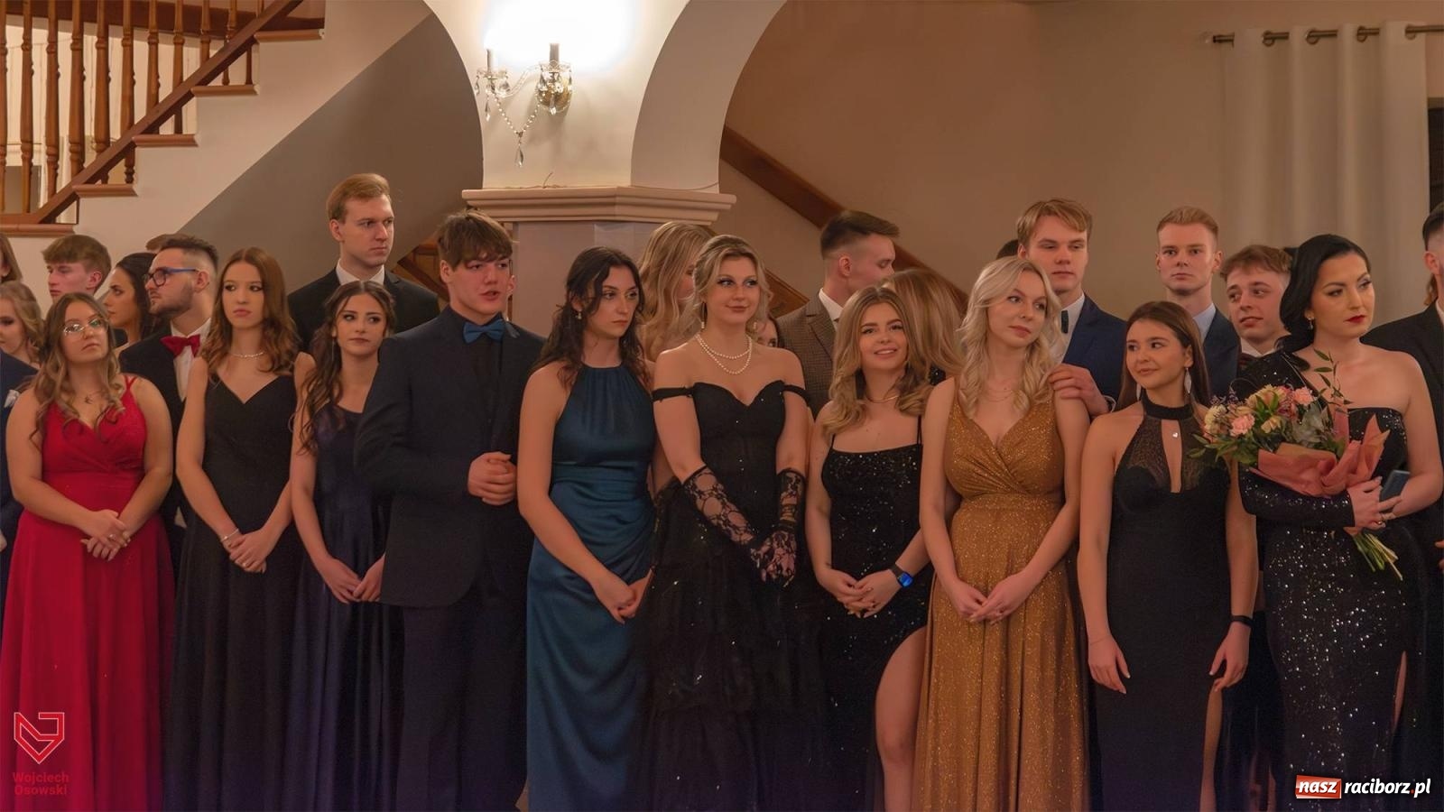 Zdjęcie w galerii na portalu naszraciborz.pl: II LO bawi się na studniówce w Rogowie [FOTO i WIDEO] wiadomości z regionu