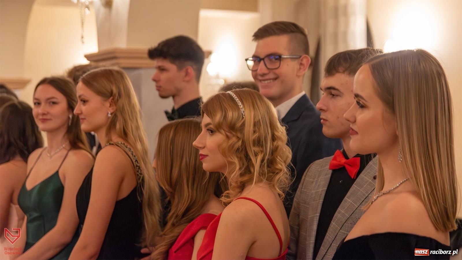 Zdjęcie w galerii na portalu naszraciborz.pl: II LO bawi się na studniówce w Rogowie [FOTO i WIDEO] wiadomości z regionu