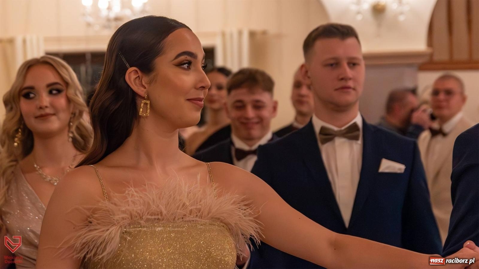 Zdjęcie w galerii na portalu naszraciborz.pl: II LO bawi się na studniówce w Rogowie [FOTO i WIDEO] wiadomości z regionu