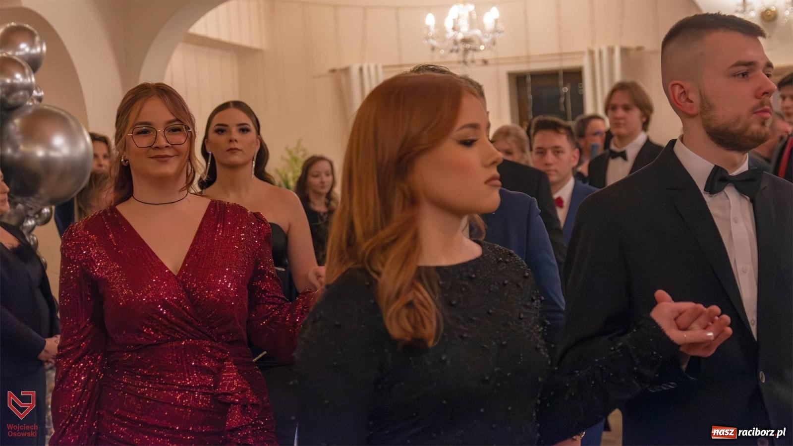 Zdjęcie w galerii na portalu naszraciborz.pl: II LO bawi się na studniówce w Rogowie [FOTO i WIDEO] wiadomości z regionu