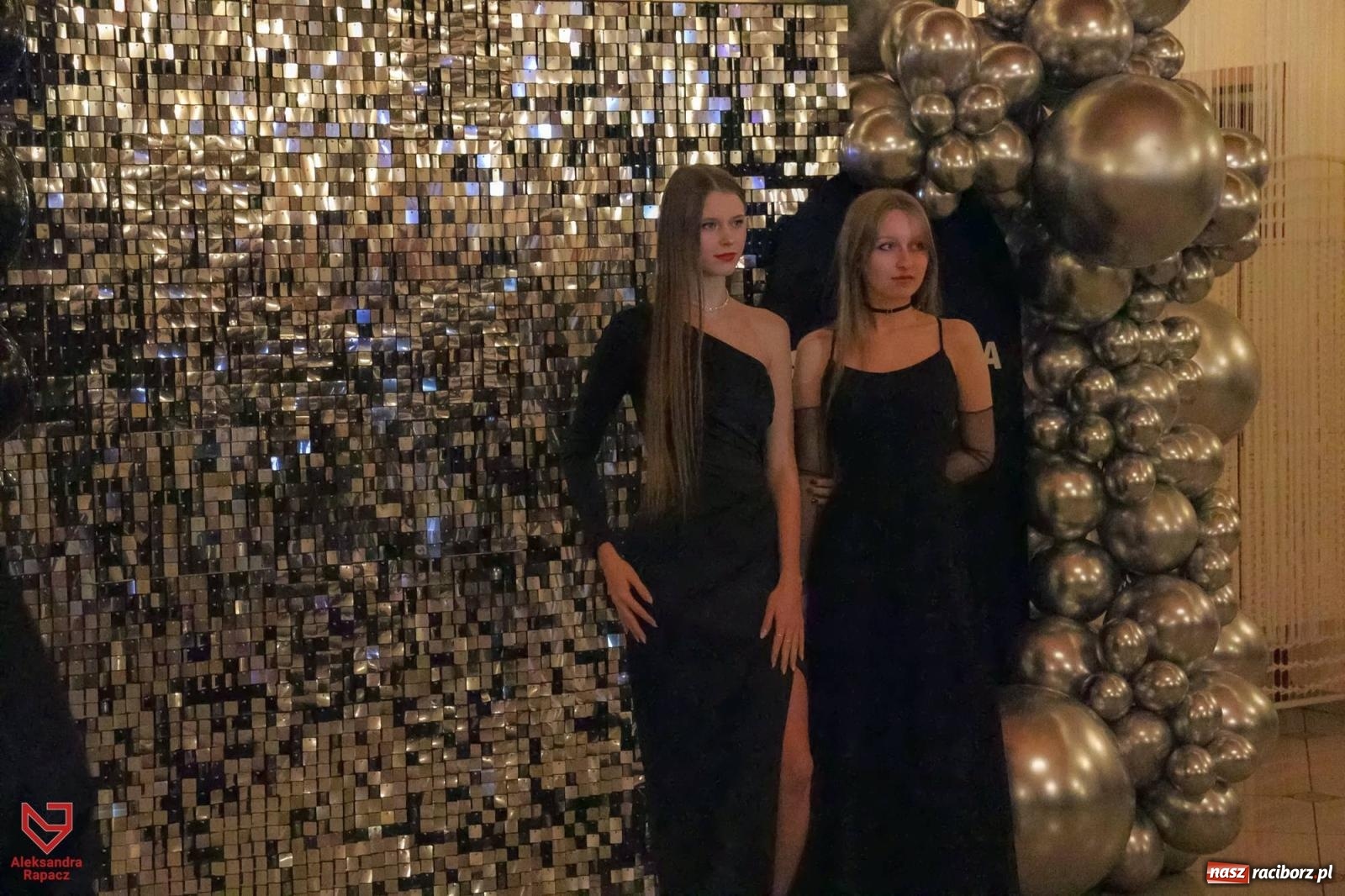 Zdjęcie w galerii na portalu naszraciborz.pl: II LO bawi się na studniówce w Rogowie [FOTO i WIDEO] wiadomości z regionu