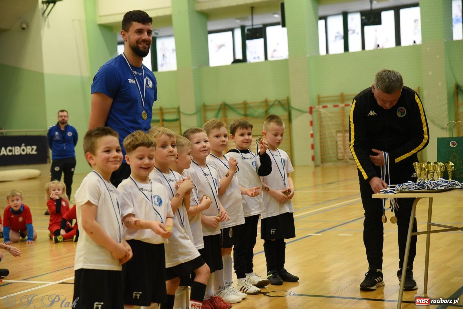 Zdjęcie w galerii na portalu naszraciborz.pl: Noworoczne granie rocznika 2018 [FOTO] wiadomości z regionu