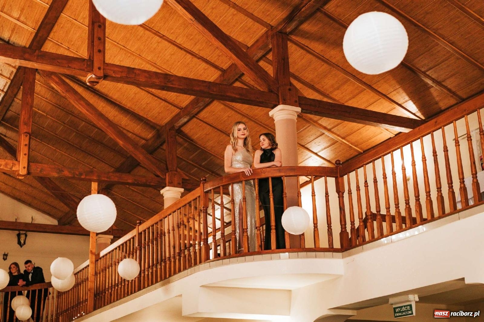 Zdjęcie w galerii na portalu naszraciborz.pl: Bal studniówkowy raciborskiego Mickiewicza na bis! wiadomości z regionu