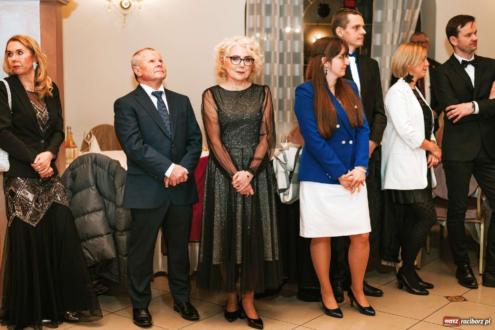 Zdjęcie w galerii na portalu naszraciborz.pl: Bal studniówkowy raciborskiego Mickiewicza na bis! wiadomości z regionu