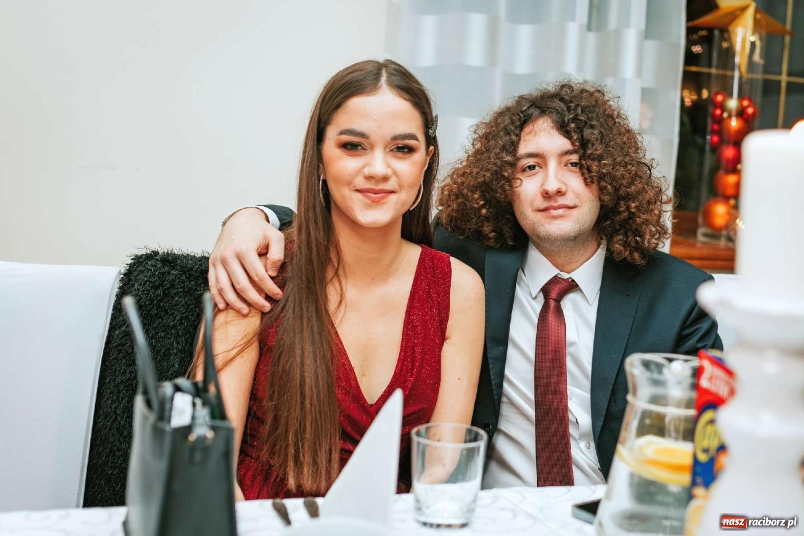 Zdjęcie w galerii na portalu naszraciborz.pl: Bal studniówkowy raciborskiego Mickiewicza na bis! wiadomości z regionu