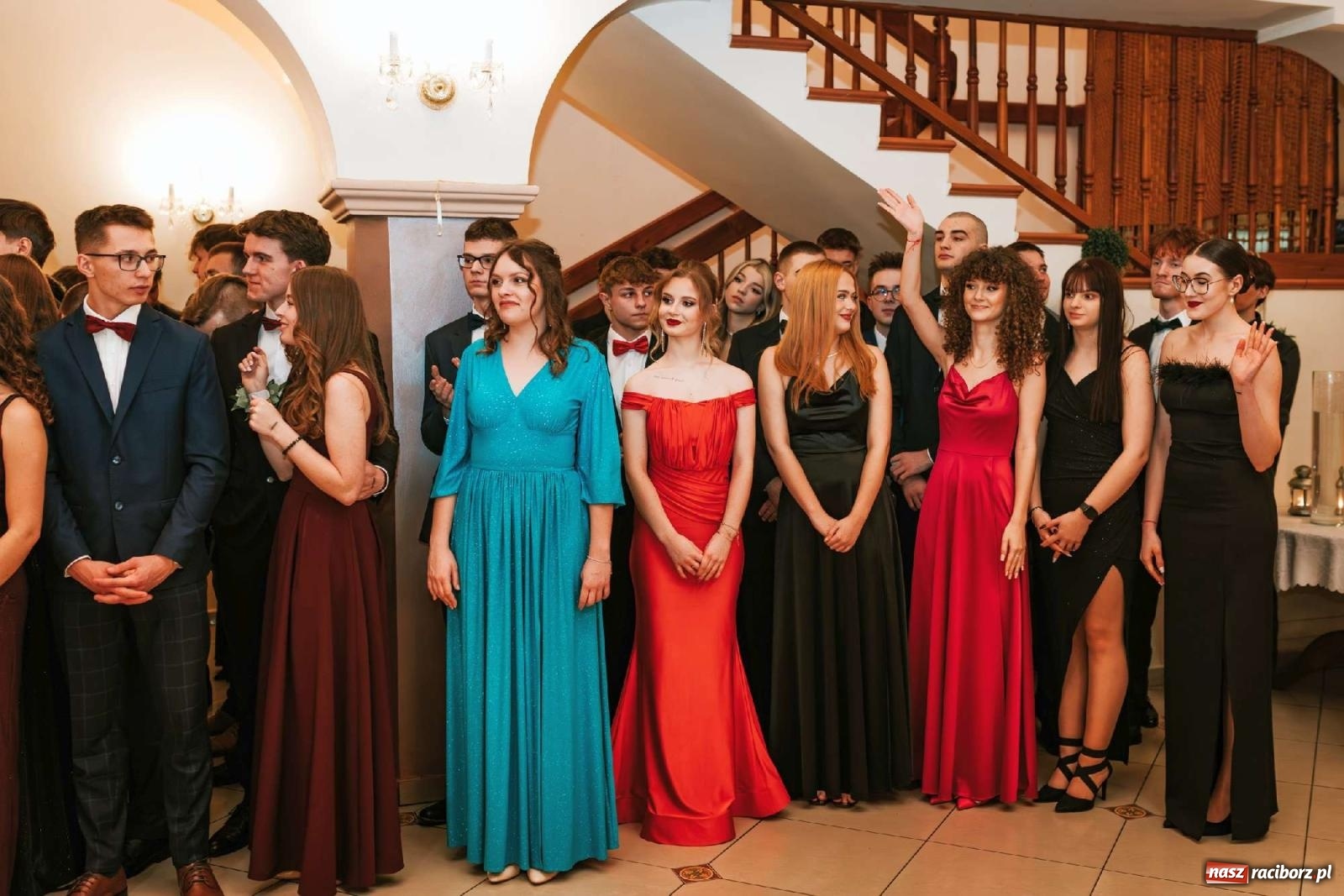 Zdjęcie w galerii na portalu naszraciborz.pl: Bal studniówkowy raciborskiego Mickiewicza na bis! wiadomości z regionu