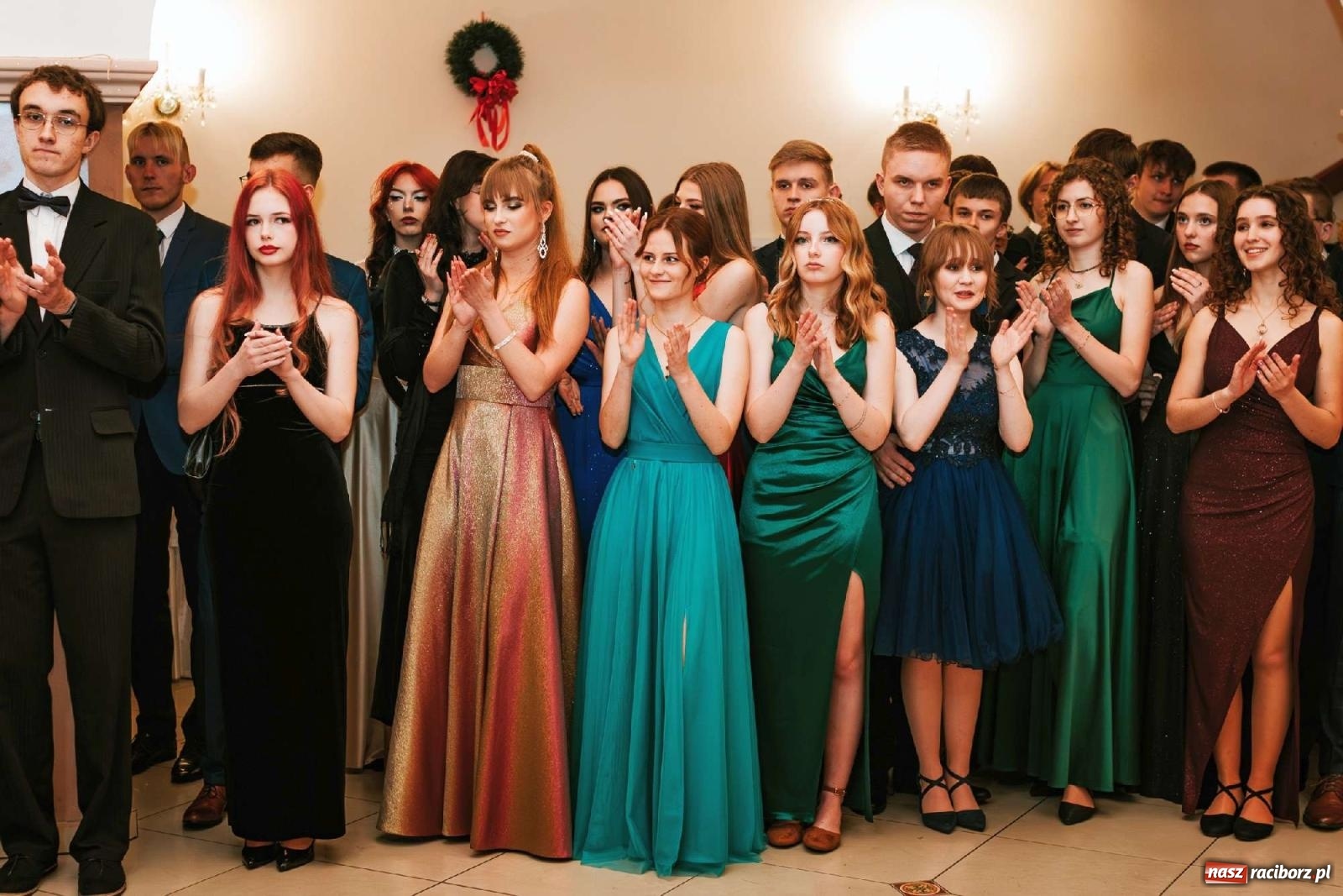 Zdjęcie w galerii na portalu naszraciborz.pl: Bal studniówkowy raciborskiego Mickiewicza na bis! wiadomości z regionu