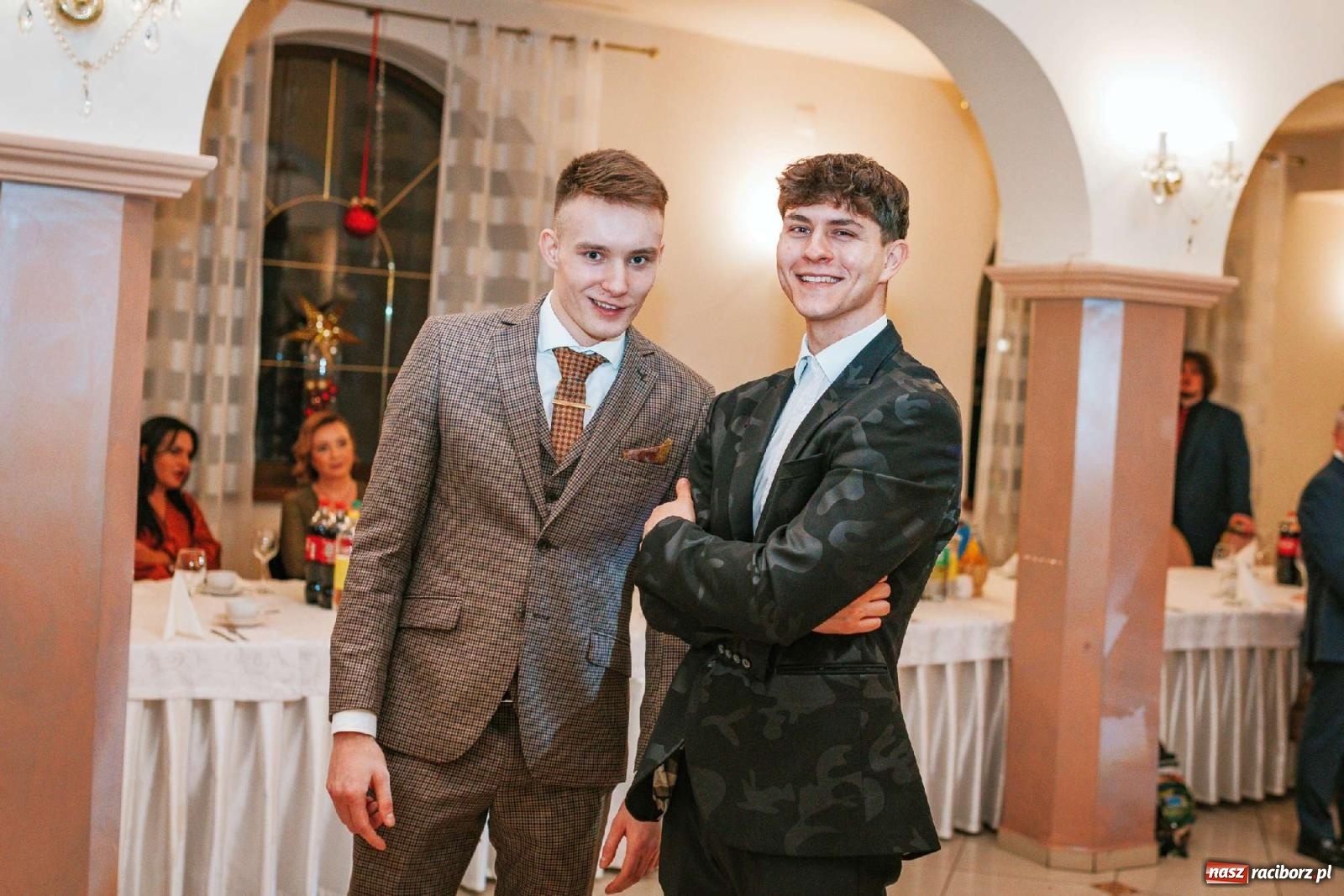 Zdjęcie w galerii na portalu naszraciborz.pl: Bal studniówkowy raciborskiego Mickiewicza na bis! wiadomości z regionu