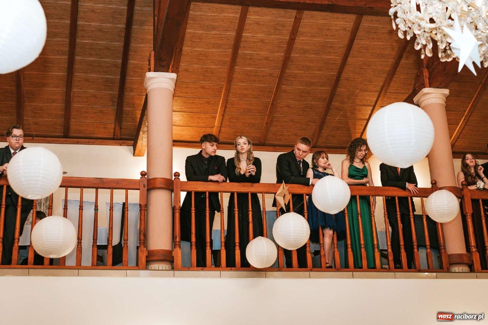 Zdjęcie w galerii na portalu naszraciborz.pl: Bal studniówkowy raciborskiego Mickiewicza na bis! wiadomości z regionu