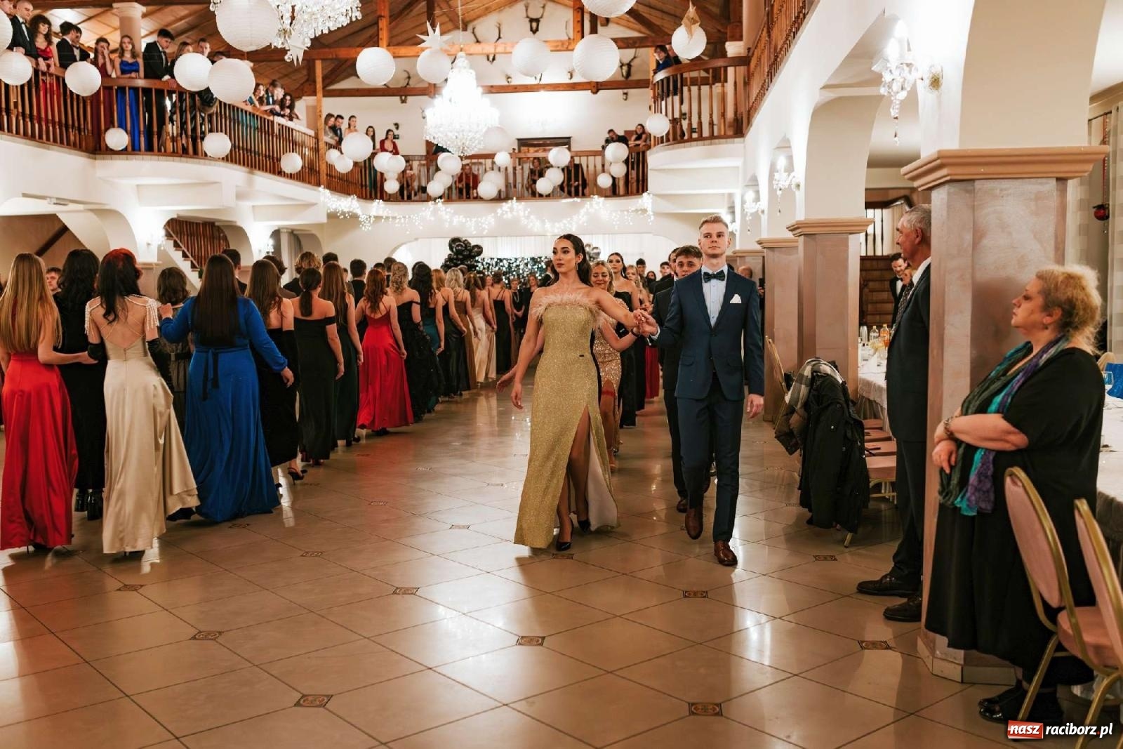 Zdjęcie w galerii na portalu naszraciborz.pl: Bal studniówkowy raciborskiego Mickiewicza na bis! wiadomości z regionu