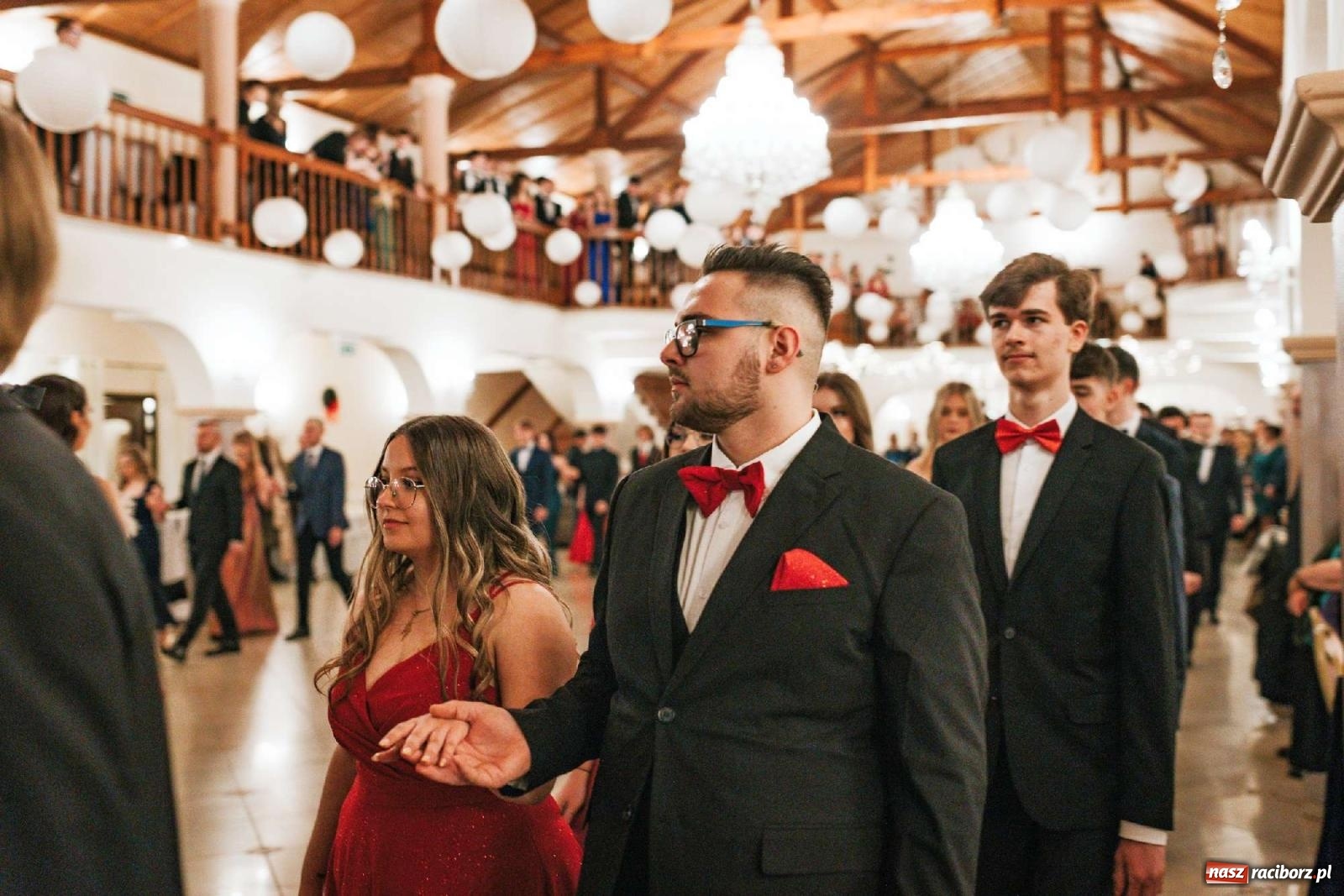 Zdjęcie w galerii na portalu naszraciborz.pl: Bal studniówkowy raciborskiego Mickiewicza na bis! wiadomości z regionu