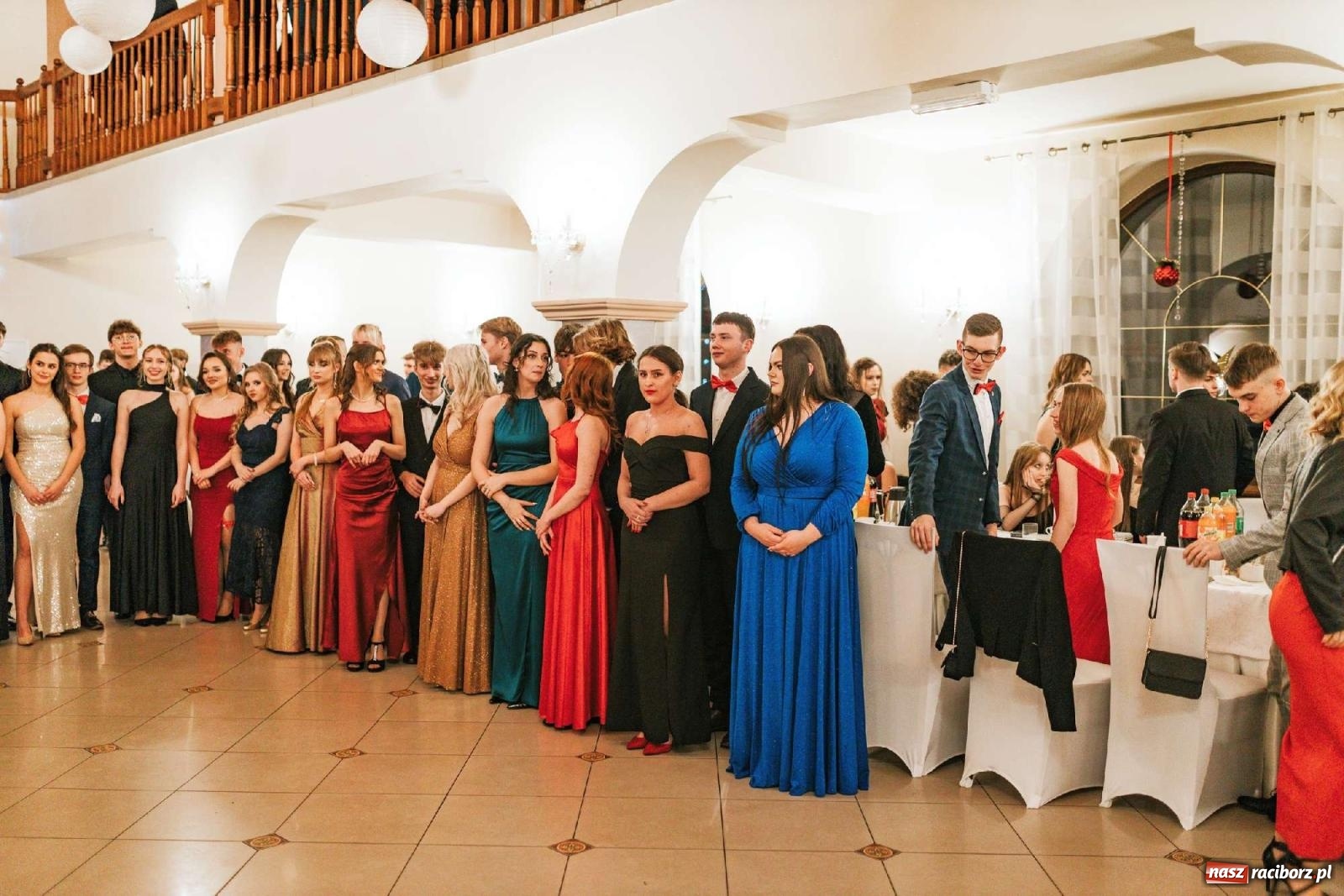 Zdjęcie w galerii na portalu naszraciborz.pl: Bal studniówkowy raciborskiego Mickiewicza na bis! wiadomości z regionu