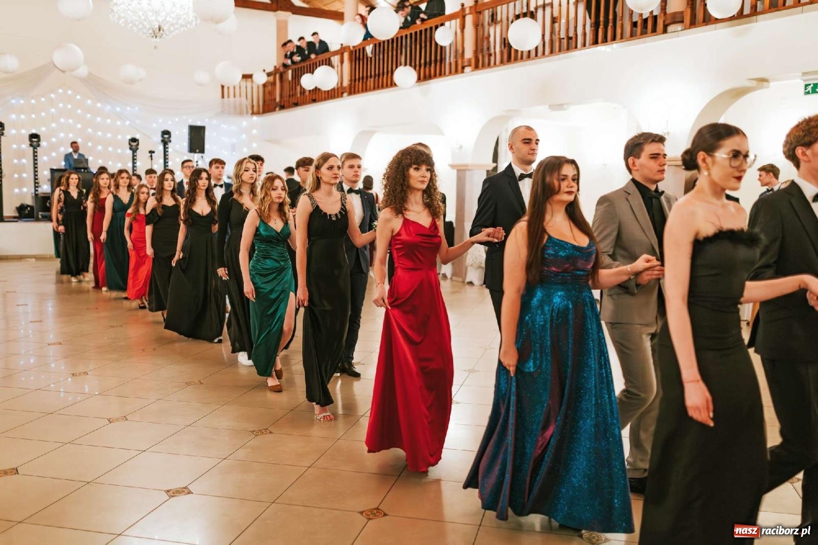 Zdjęcie w galerii na portalu naszraciborz.pl: Bal studniówkowy raciborskiego Mickiewicza na bis! wiadomości z regionu