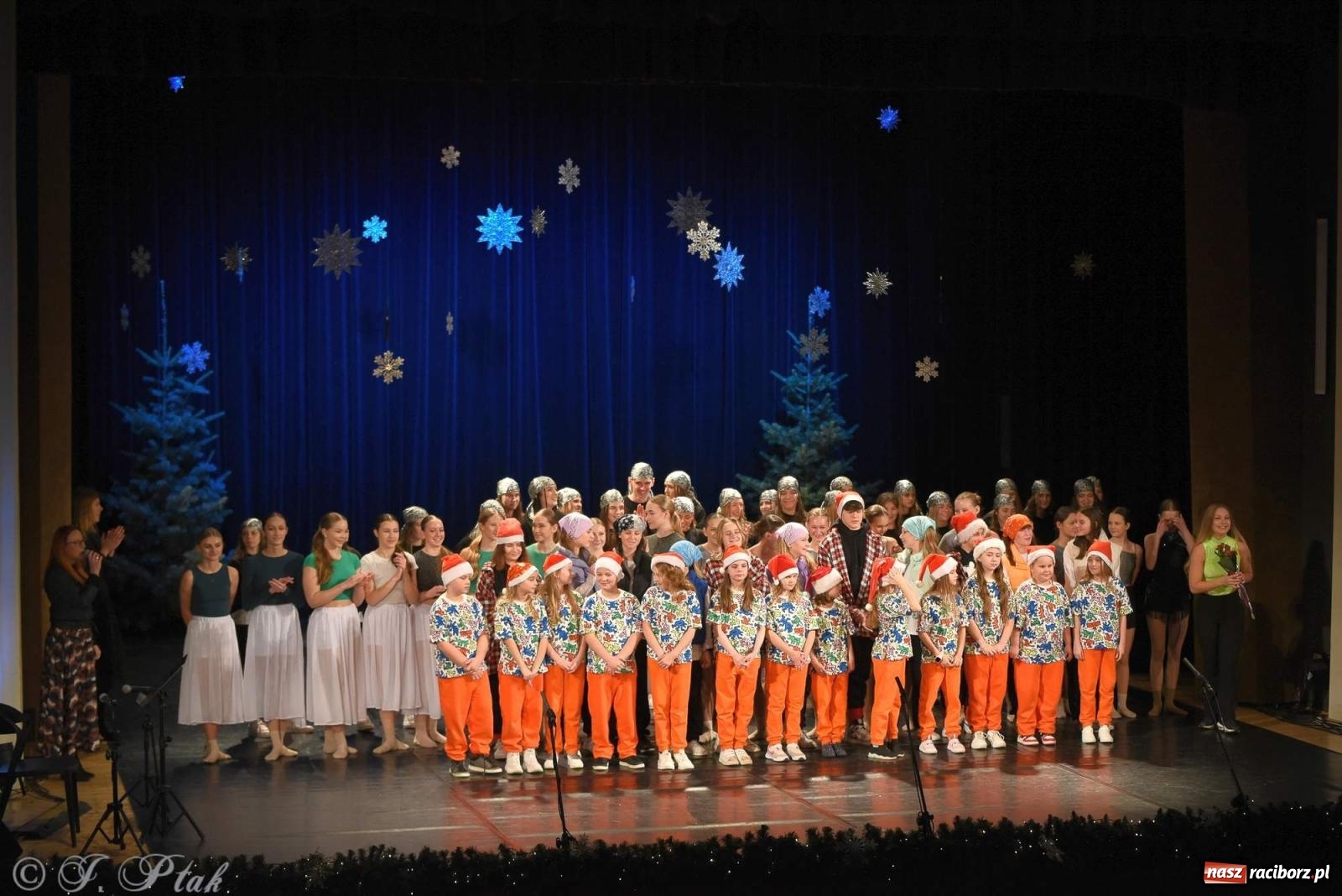 Zdjęcie w galerii na portalu naszraciborz.pl: Strzecha i Skaza na wspólnym koncercie w RCK wiadomości z regionu