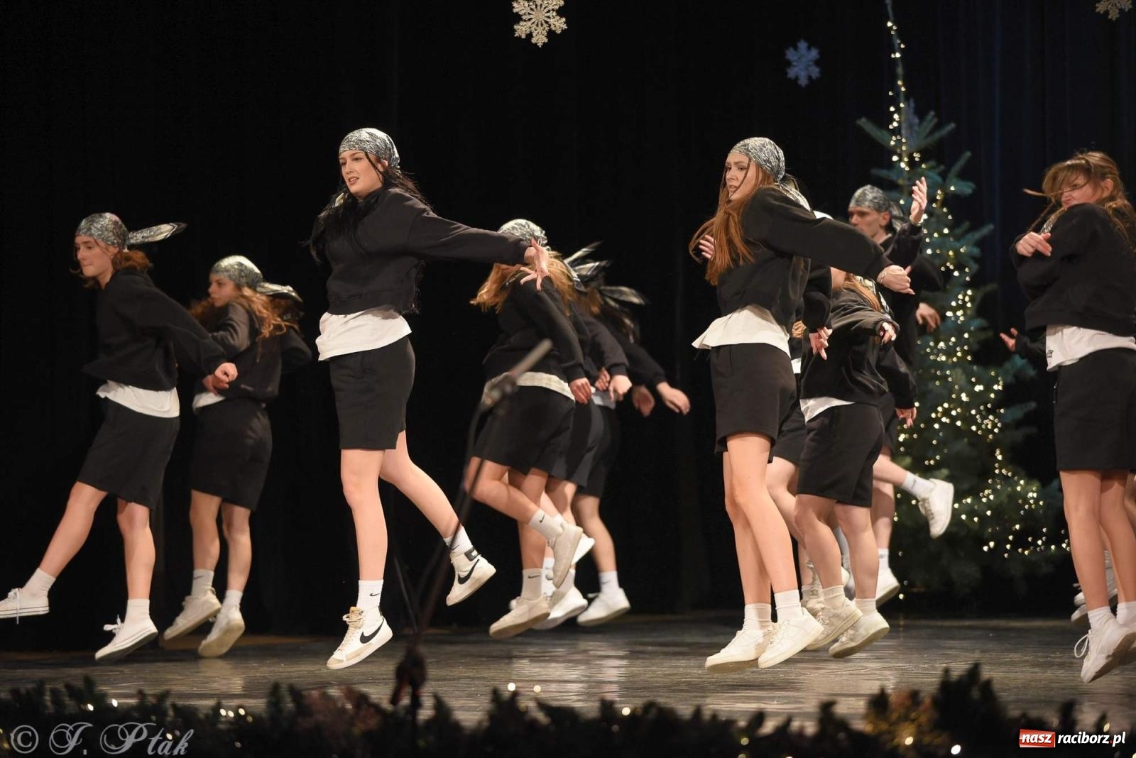 Zdjęcie w galerii na portalu naszraciborz.pl: Strzecha i Skaza na wspólnym koncercie w RCK wiadomości z regionu