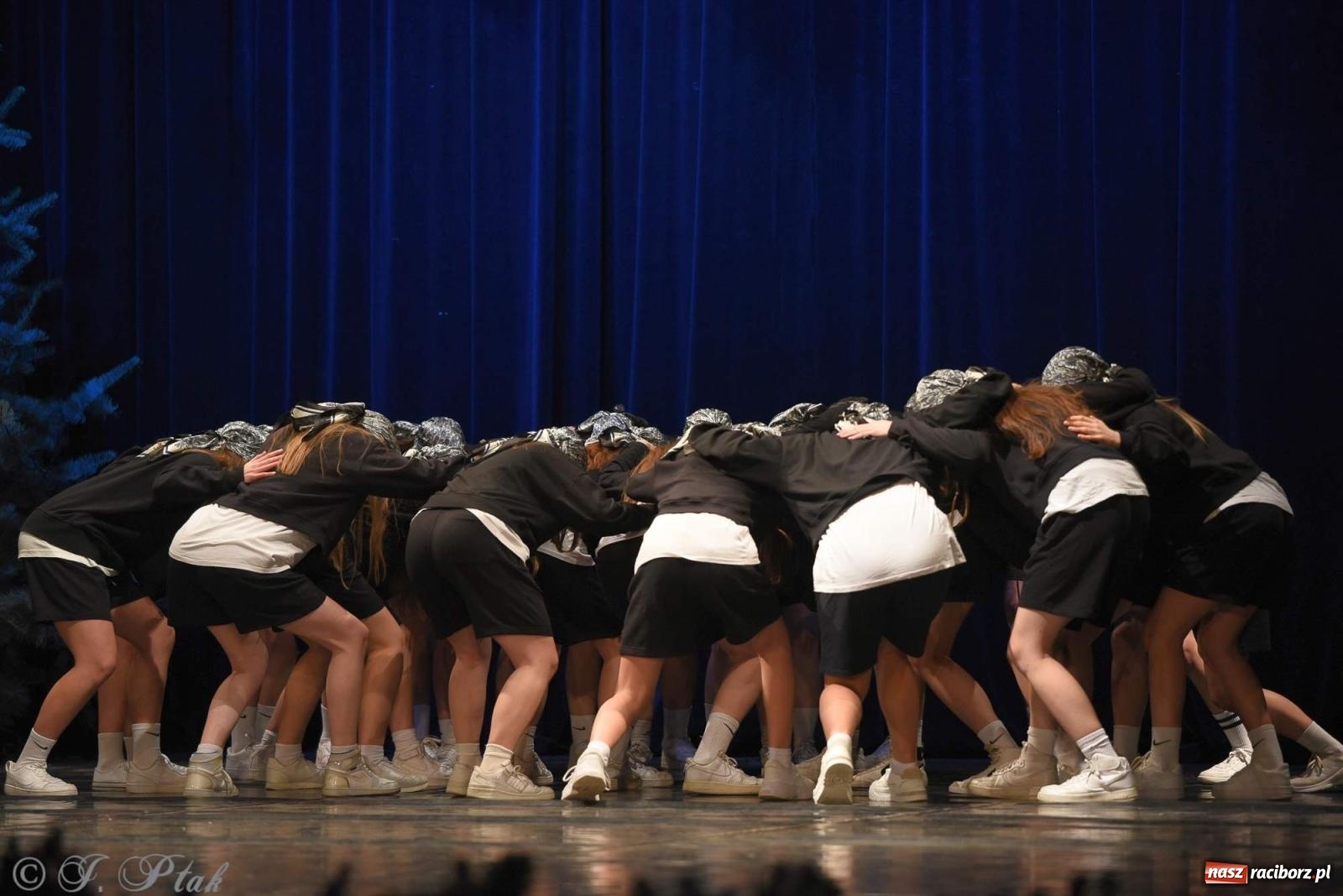 Zdjęcie w galerii na portalu naszraciborz.pl: Strzecha i Skaza na wspólnym koncercie w RCK wiadomości z regionu