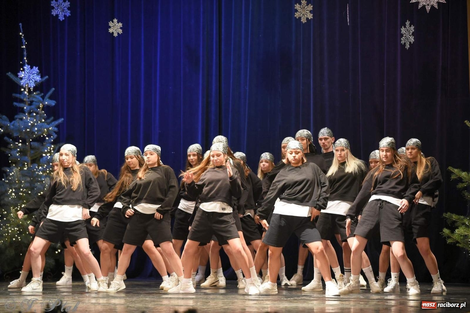 Zdjęcie w galerii na portalu naszraciborz.pl: Strzecha i Skaza na wspólnym koncercie w RCK wiadomości z regionu