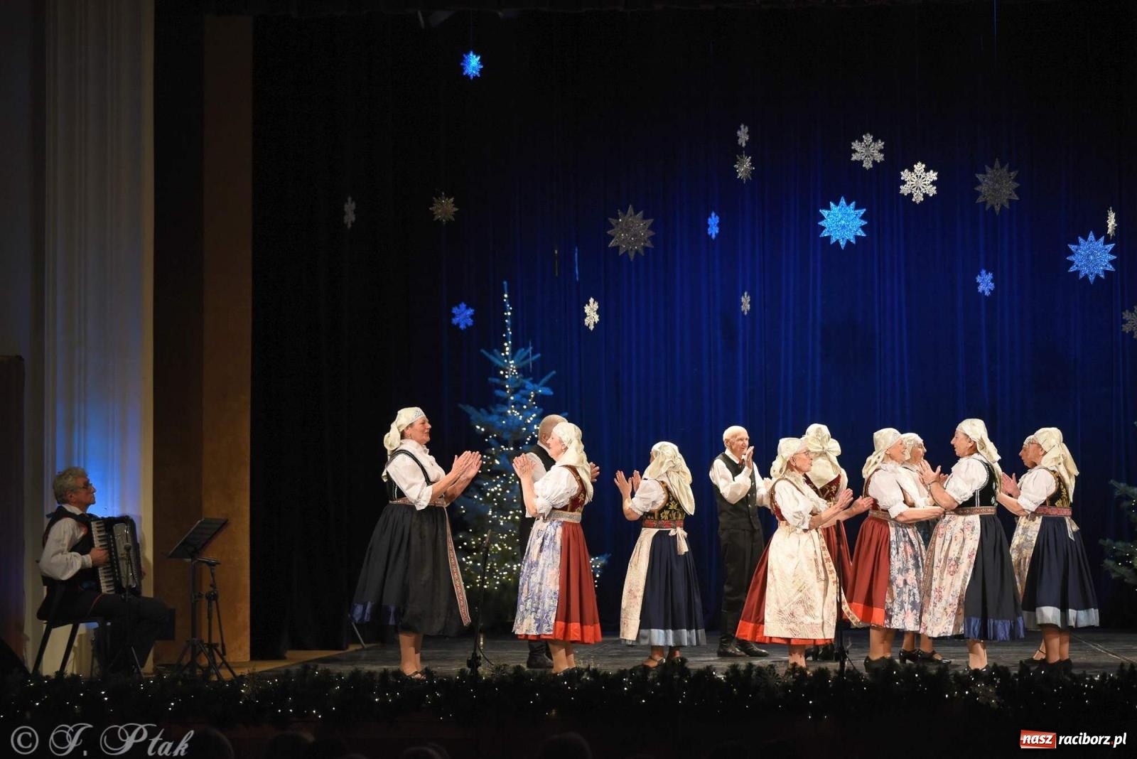 Zdjęcie w galerii na portalu naszraciborz.pl: Strzecha i Skaza na wspólnym koncercie w RCK wiadomości z regionu