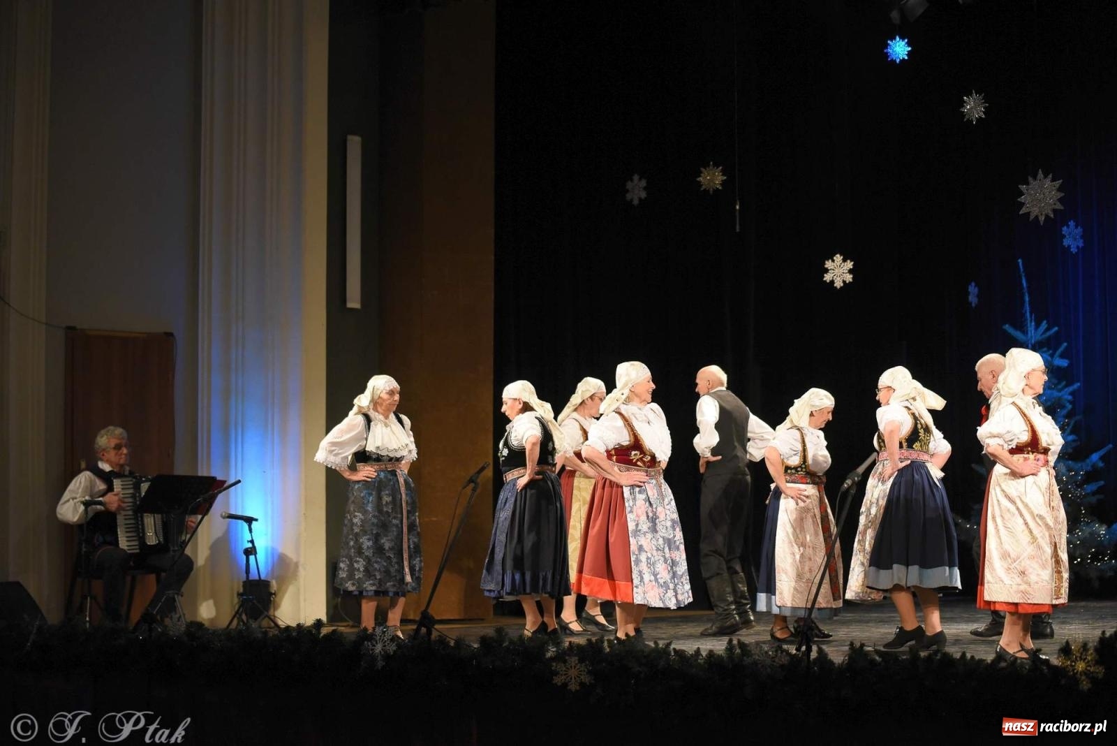 Zdjęcie w galerii na portalu naszraciborz.pl: Strzecha i Skaza na wspólnym koncercie w RCK wiadomości z regionu