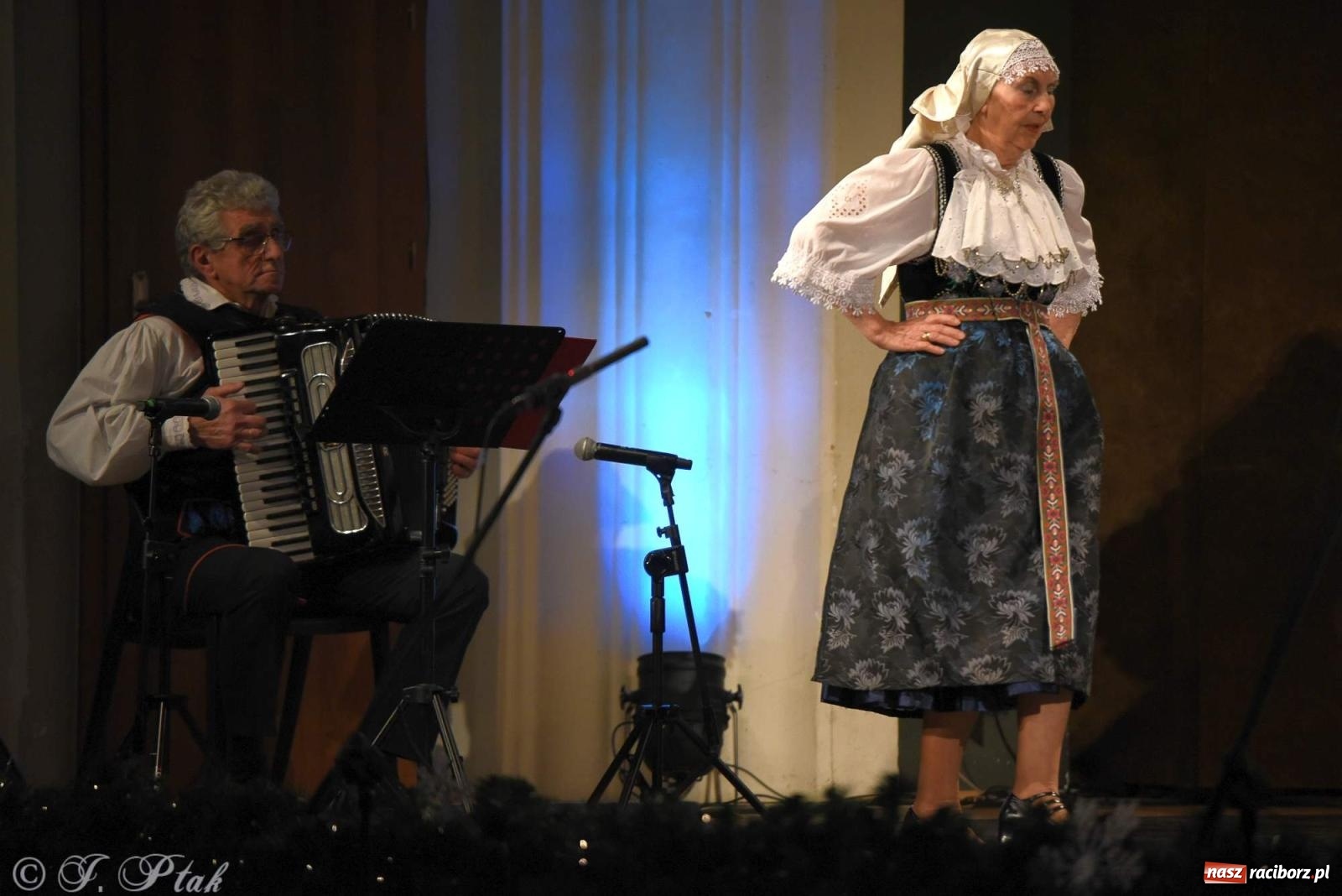 Zdjęcie w galerii na portalu naszraciborz.pl: Strzecha i Skaza na wspólnym koncercie w RCK wiadomości z regionu