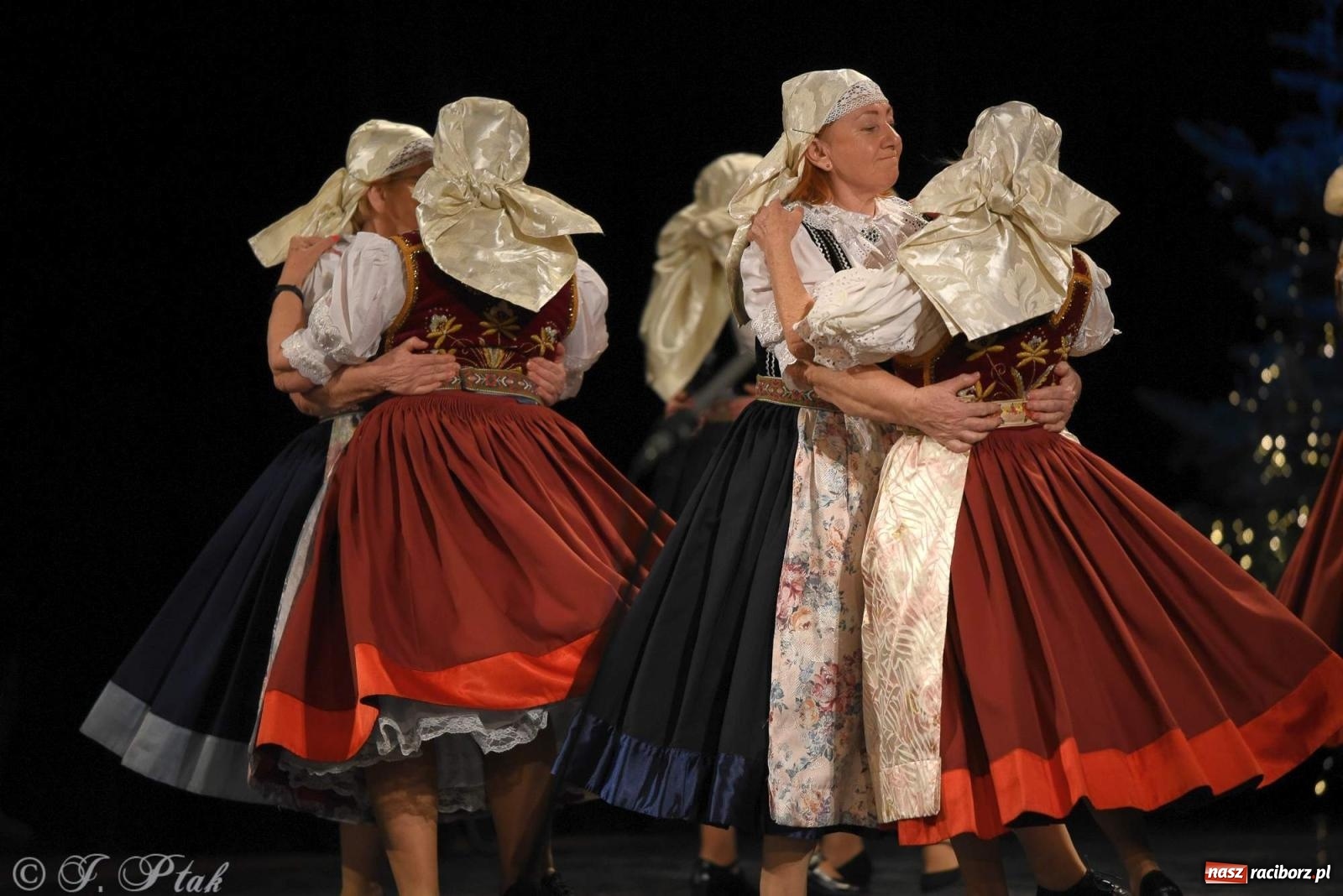 Zdjęcie w galerii na portalu naszraciborz.pl: Strzecha i Skaza na wspólnym koncercie w RCK wiadomości z regionu