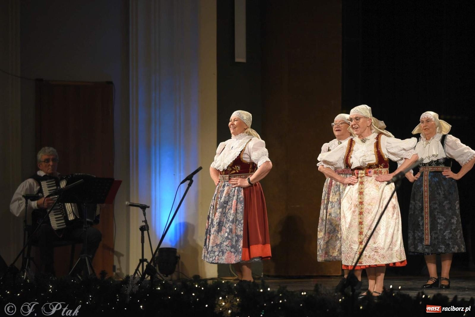 Zdjęcie w galerii na portalu naszraciborz.pl: Strzecha i Skaza na wspólnym koncercie w RCK wiadomości z regionu