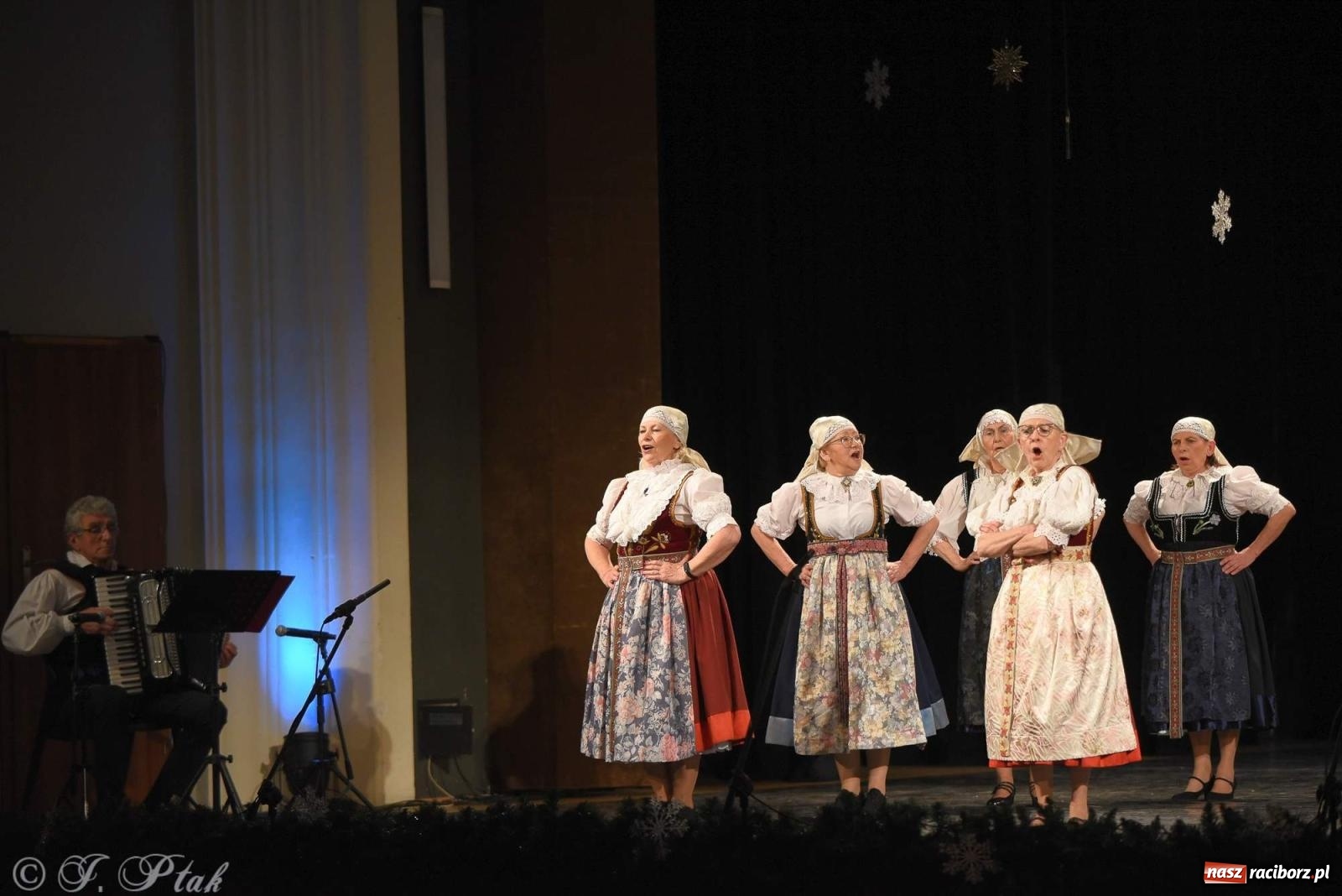 Zdjęcie w galerii na portalu naszraciborz.pl: Strzecha i Skaza na wspólnym koncercie w RCK wiadomości z regionu