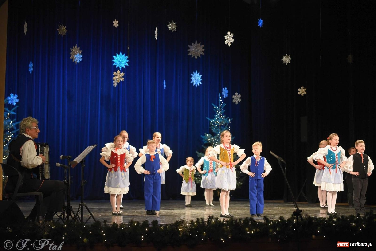 Zdjęcie w galerii na portalu naszraciborz.pl: Strzecha i Skaza na wspólnym koncercie w RCK wiadomości z regionu