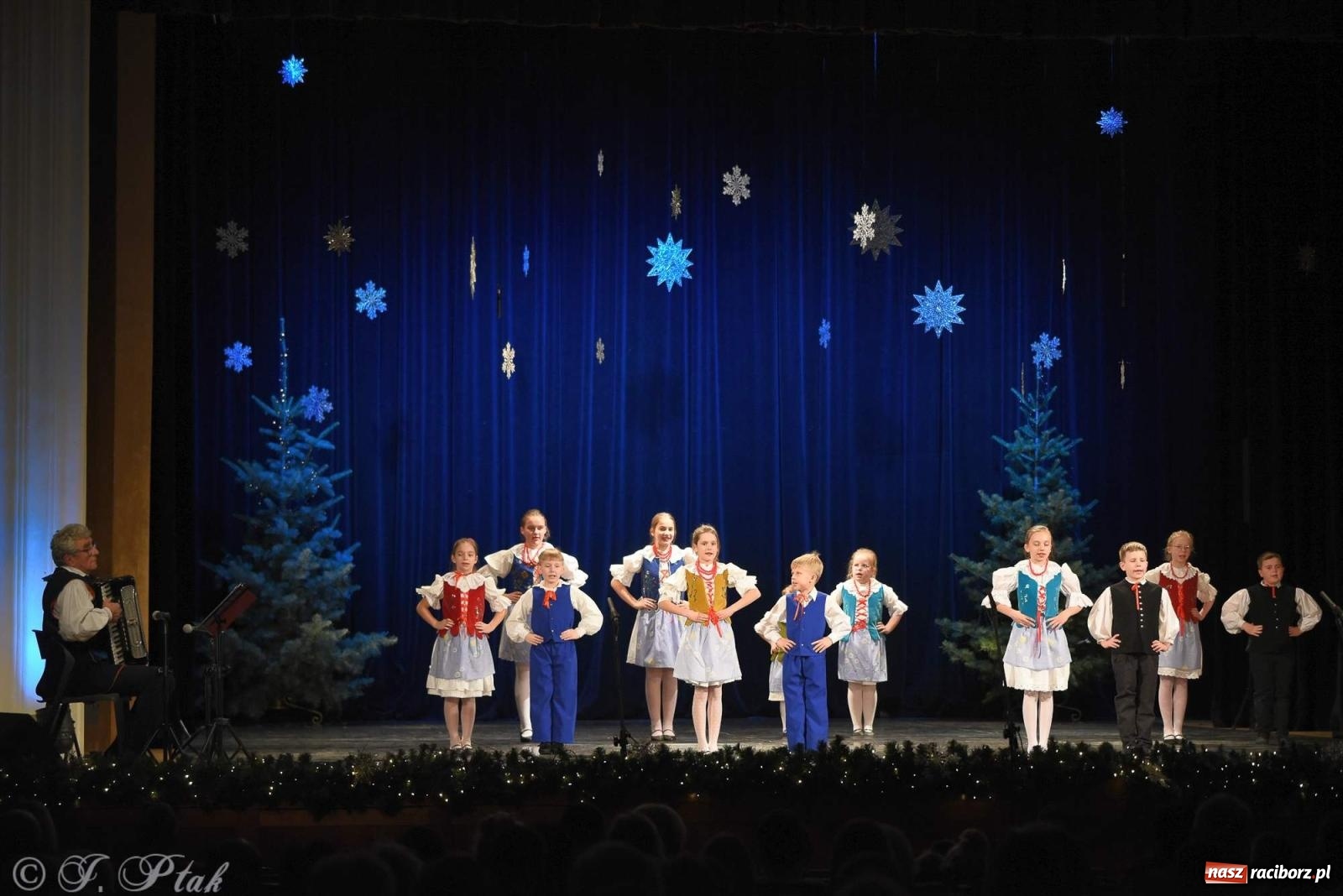 Zdjęcie w galerii na portalu naszraciborz.pl: Strzecha i Skaza na wspólnym koncercie w RCK wiadomości z regionu