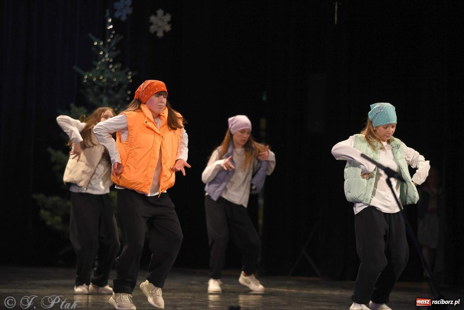 Zdjęcie w galerii na portalu naszraciborz.pl: Strzecha i Skaza na wspólnym koncercie w RCK wiadomości z regionu