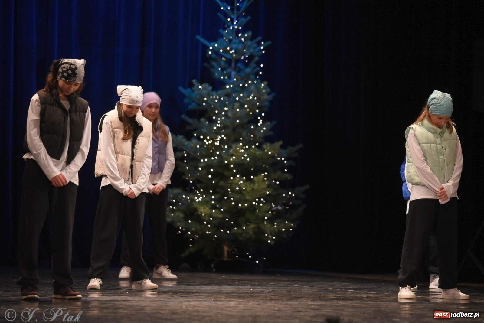 Zdjęcie w galerii na portalu naszraciborz.pl: Strzecha i Skaza na wspólnym koncercie w RCK wiadomości z regionu