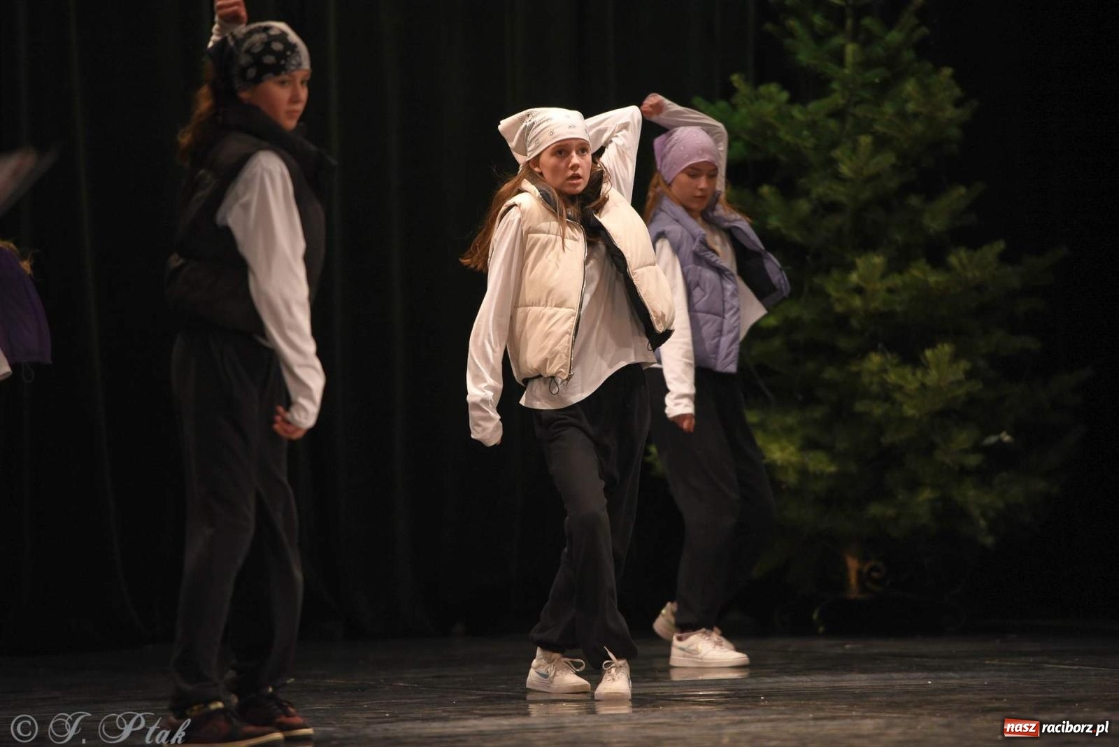 Zdjęcie w galerii na portalu naszraciborz.pl: Strzecha i Skaza na wspólnym koncercie w RCK wiadomości z regionu