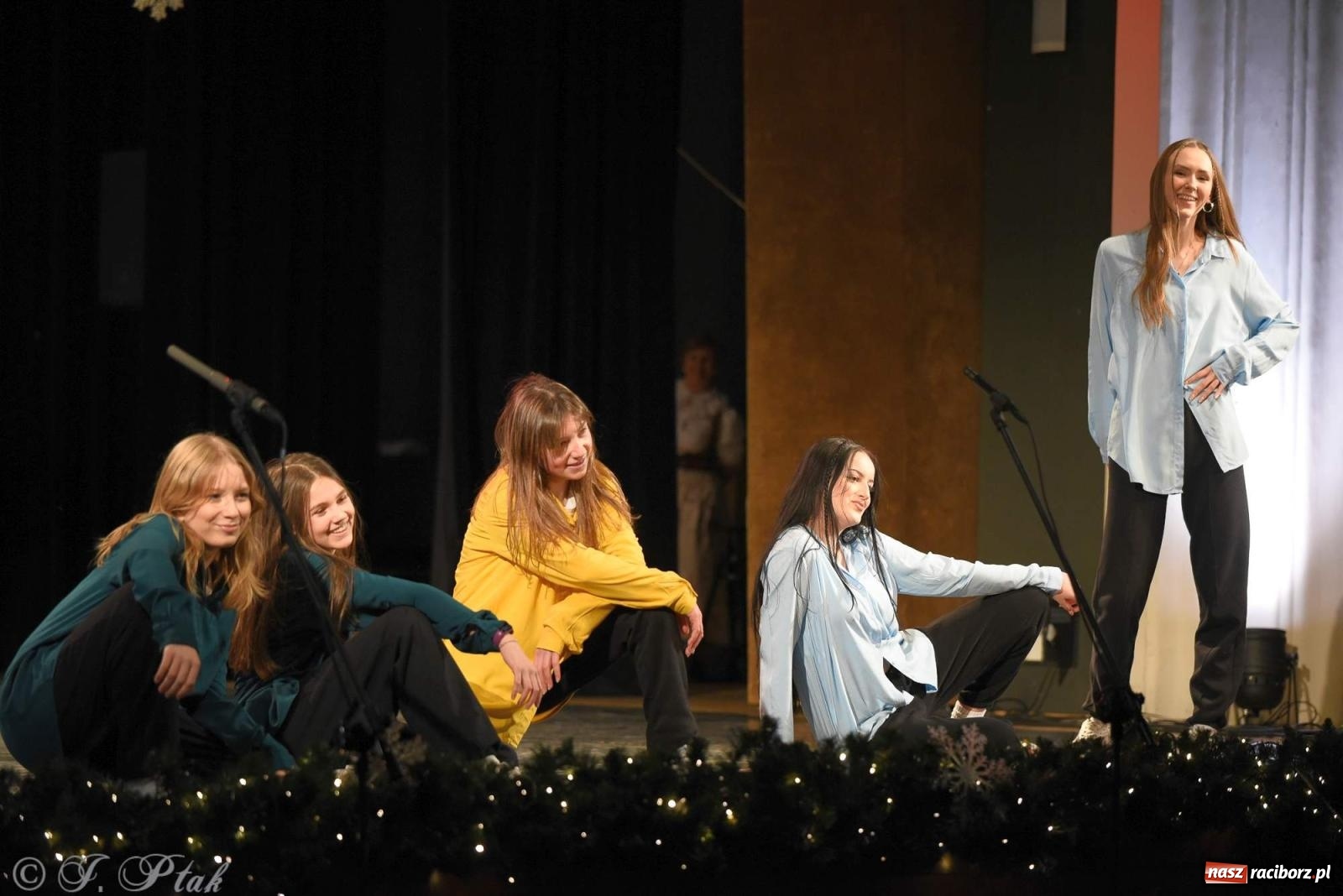 Zdjęcie w galerii na portalu naszraciborz.pl: Strzecha i Skaza na wspólnym koncercie w RCK wiadomości z regionu